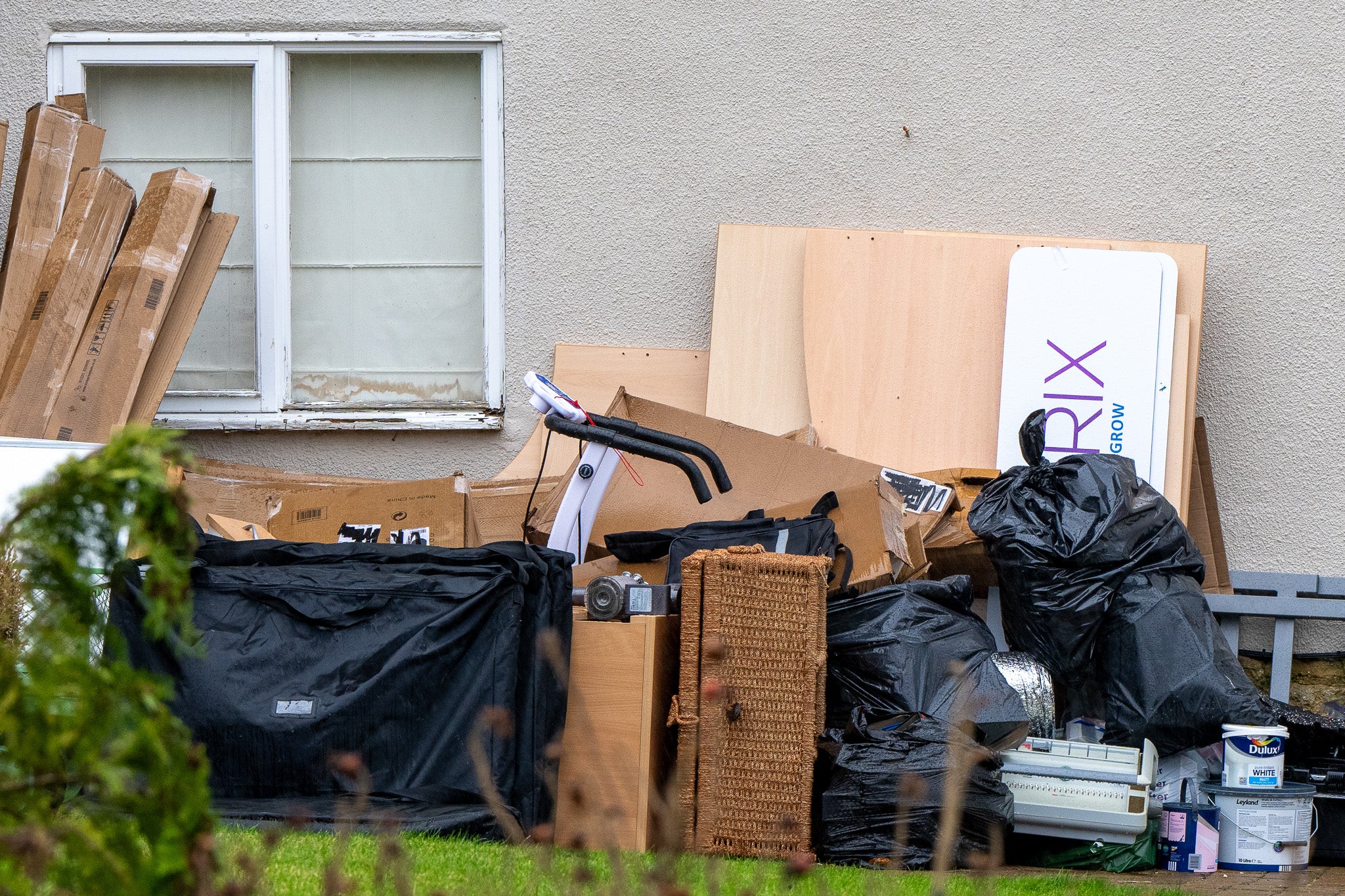 Hannah Ingram-Moore and the family of Captain Tom begin the long awaited spa clear out ahead of its imminent demolition