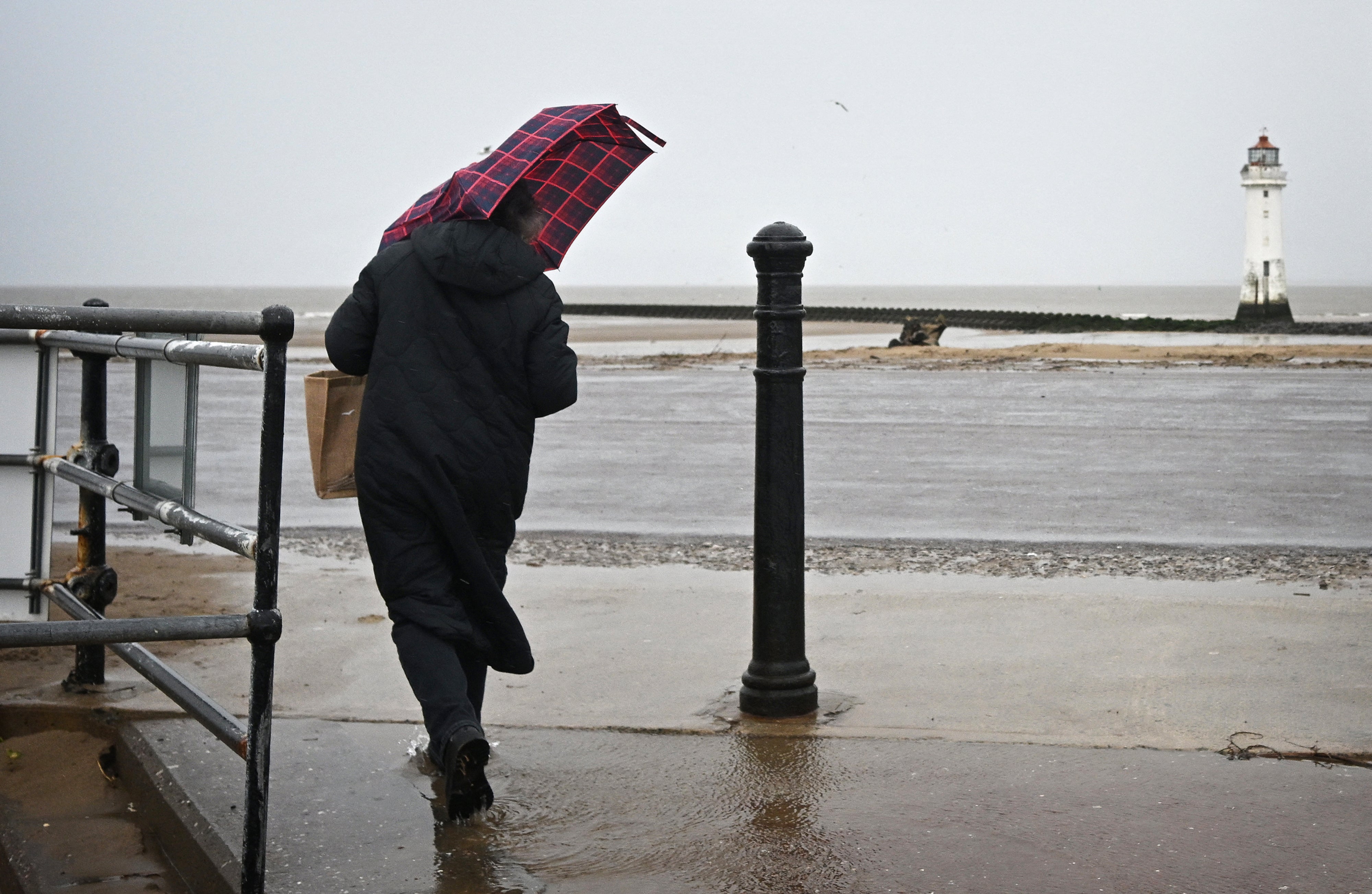 The coastguard issued a statement warning people to take special care and stay aware from the water’s edge