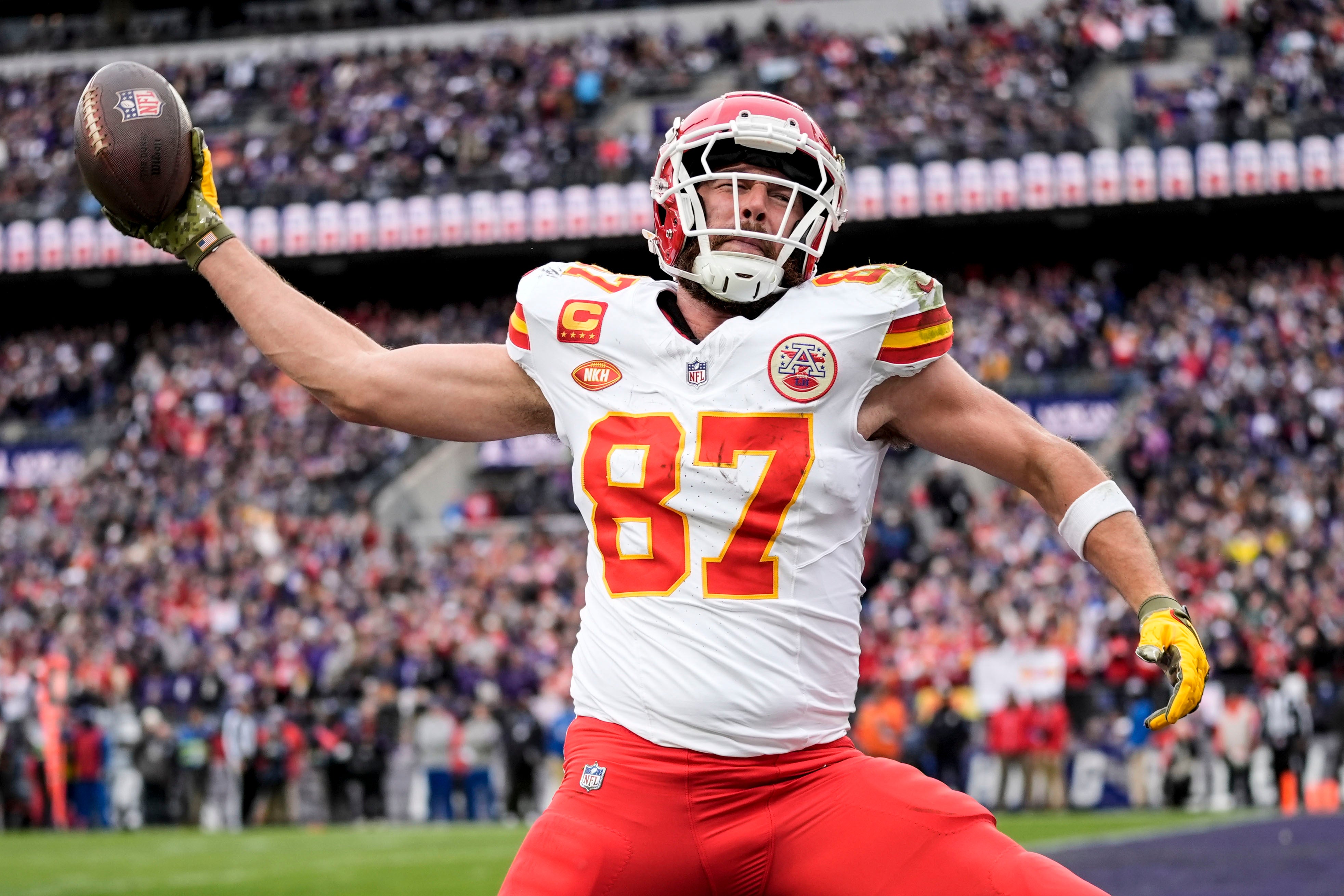 Kansas City Chiefs tight end Travis Kelce (87) celebrates his touchdown