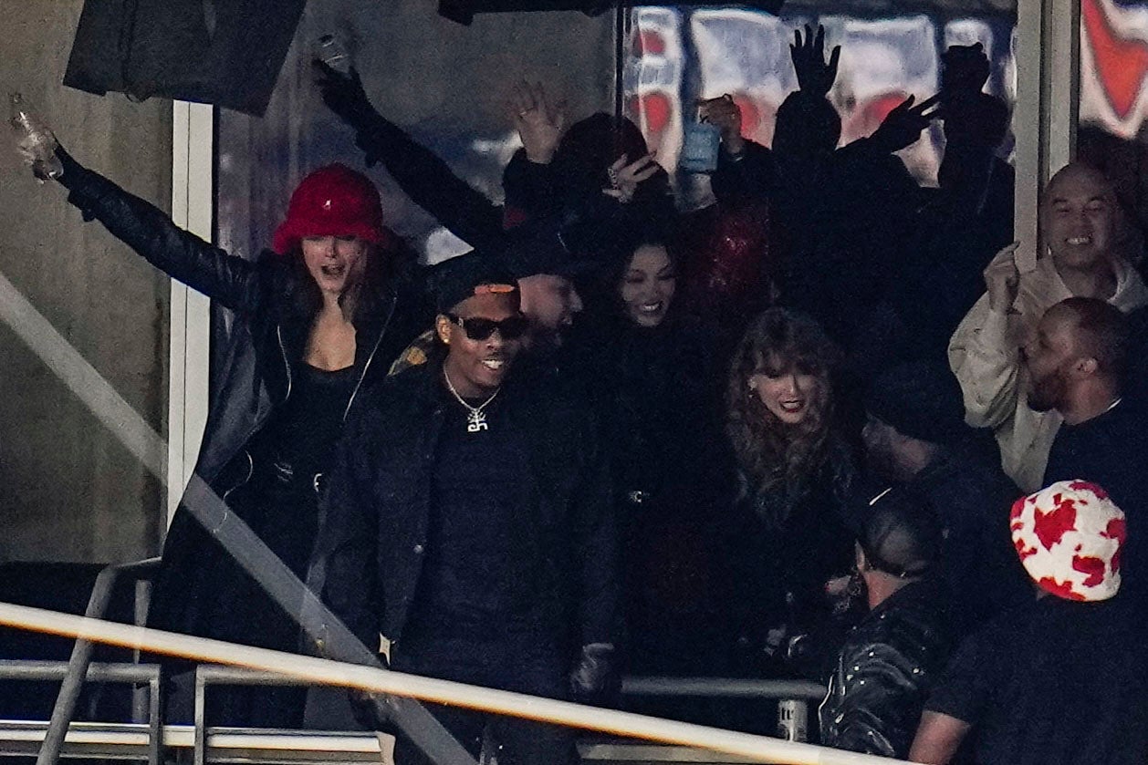 Taylor Swift, center right, cheers during the first half of an AFC Championship NFL football game between the Baltimore Ravens and the Kansas City Chiefs