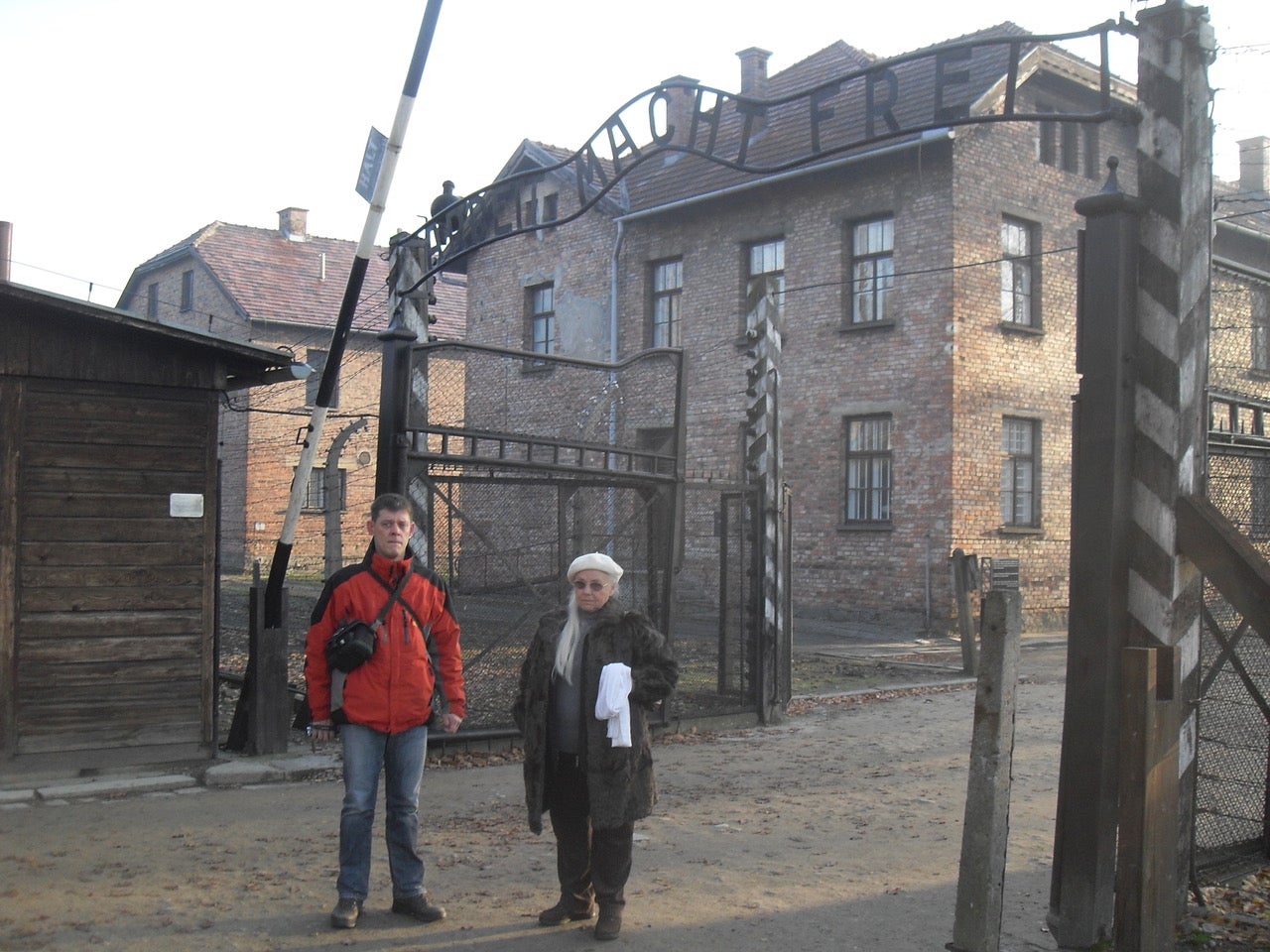 Rainer Höss and his mother Irene stand outside the entrance to Auschwitz in 2009