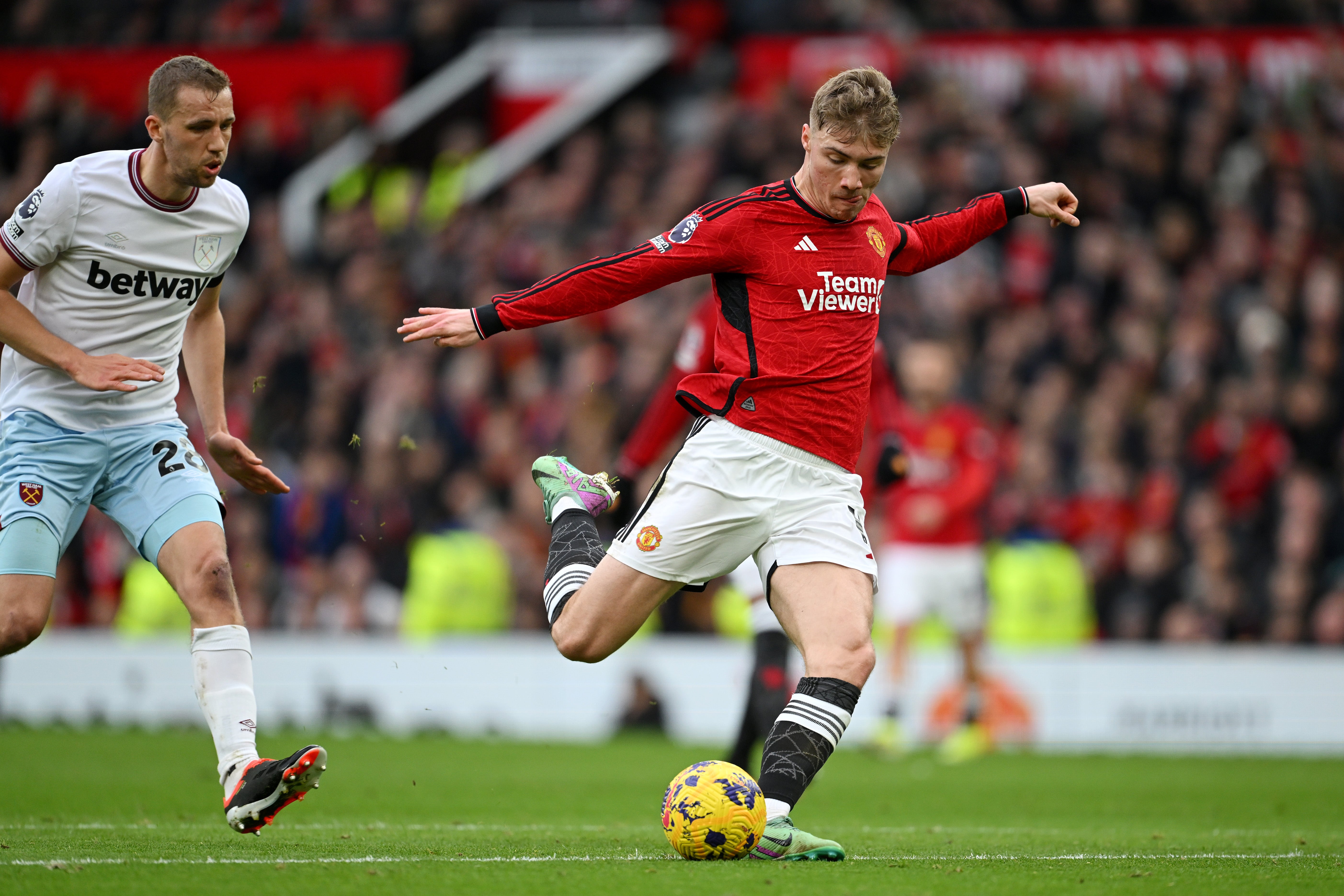 Rasmus Hojlund fires Manchester United in front against West Ham