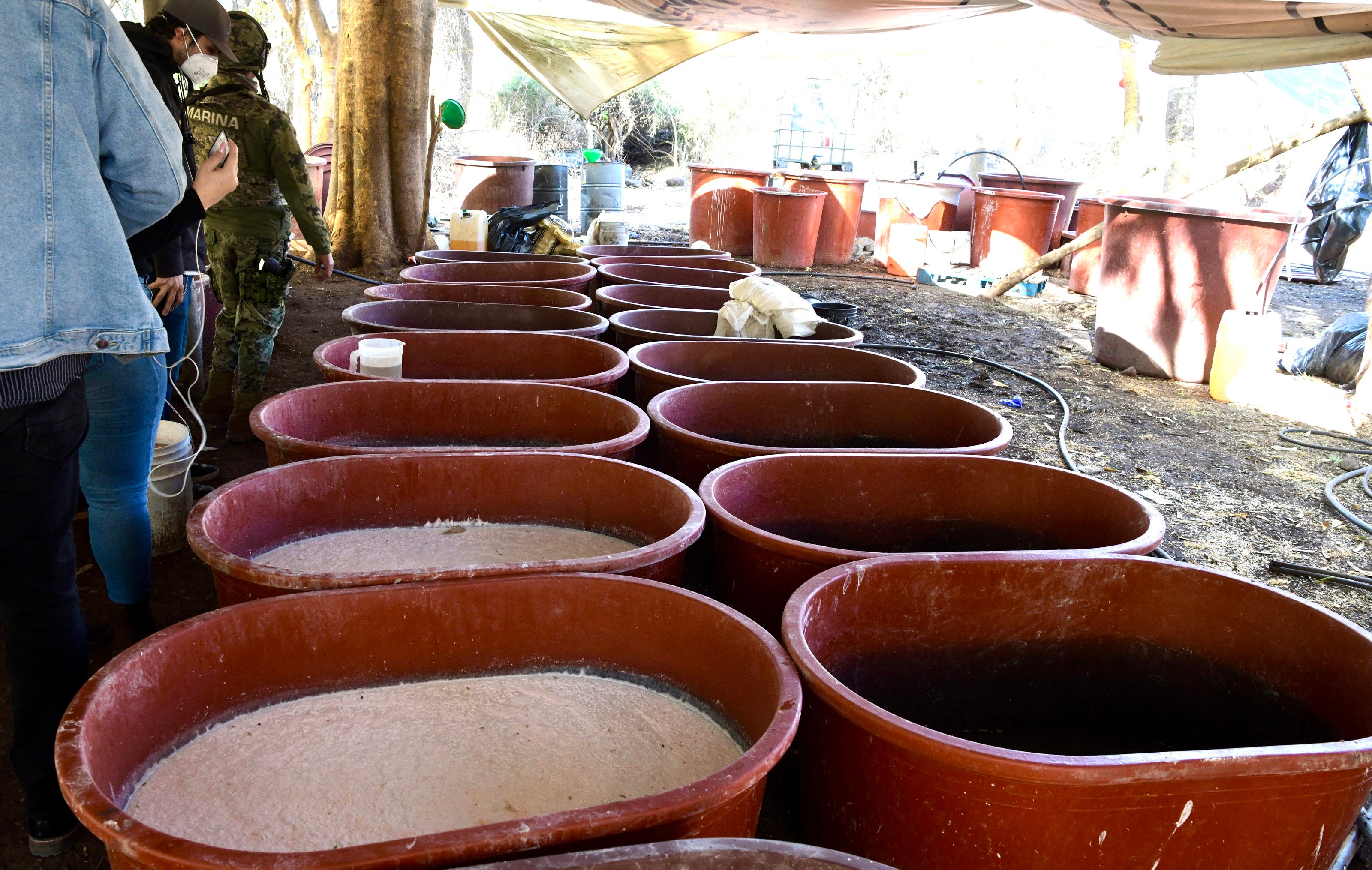 Mexican authorities discovered a huge laboratory for the production of synthetic drugs where they seized 80 tons of methamphetamines, with a market value of more than 600 million dollars