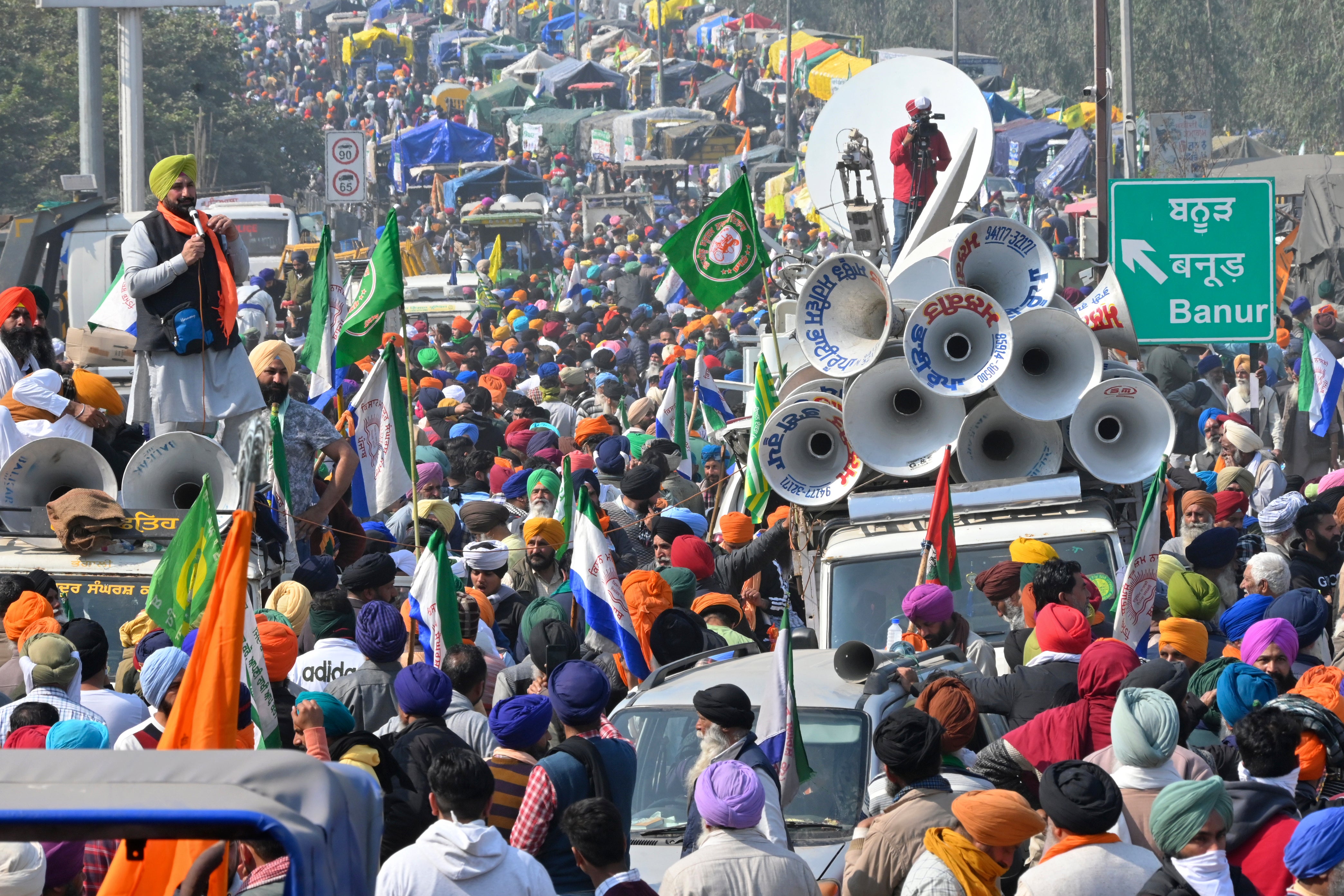 Tens of thousands of Indian farmers march to capital New Delhi to demand guaranteed crop prices for their produce