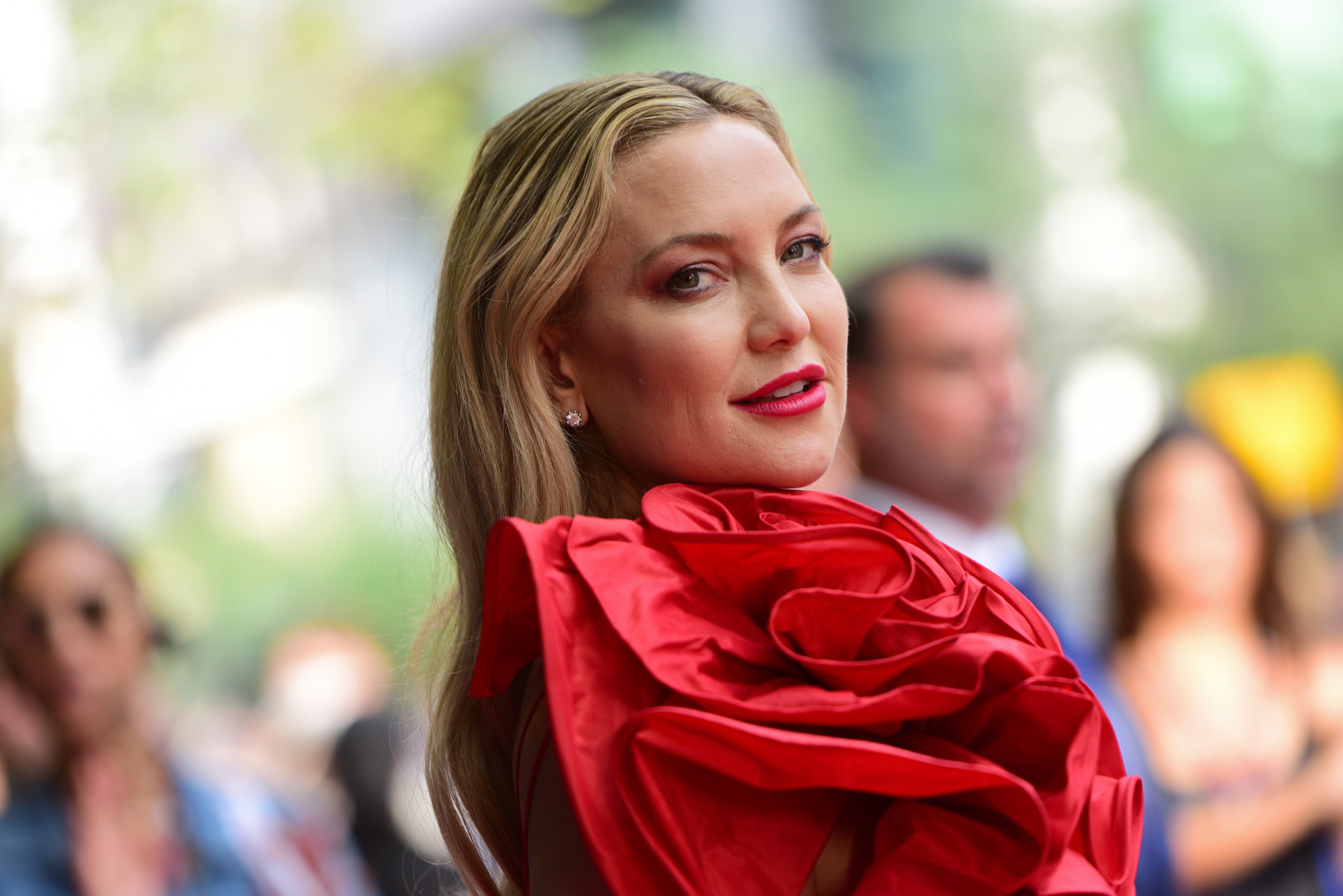 Kate Hudson attends the world premiere of ‘Glass Onion’ in Toronto in 2022