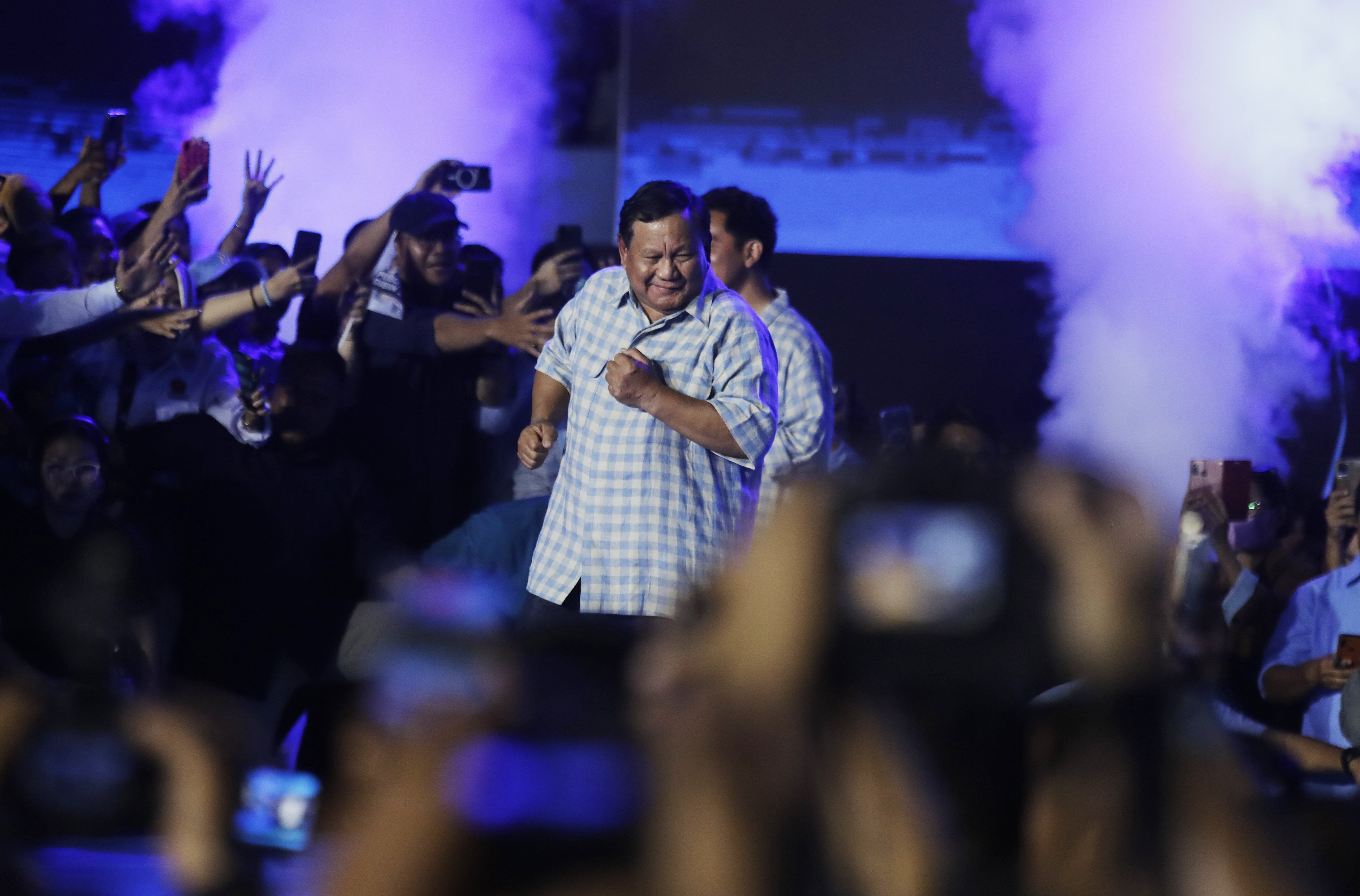 Indonesian Defence Minister and Presidential candidate Prabowo Subianto (C) and running mate Vice Presidential candidate Gibran Rakabuming Raka (