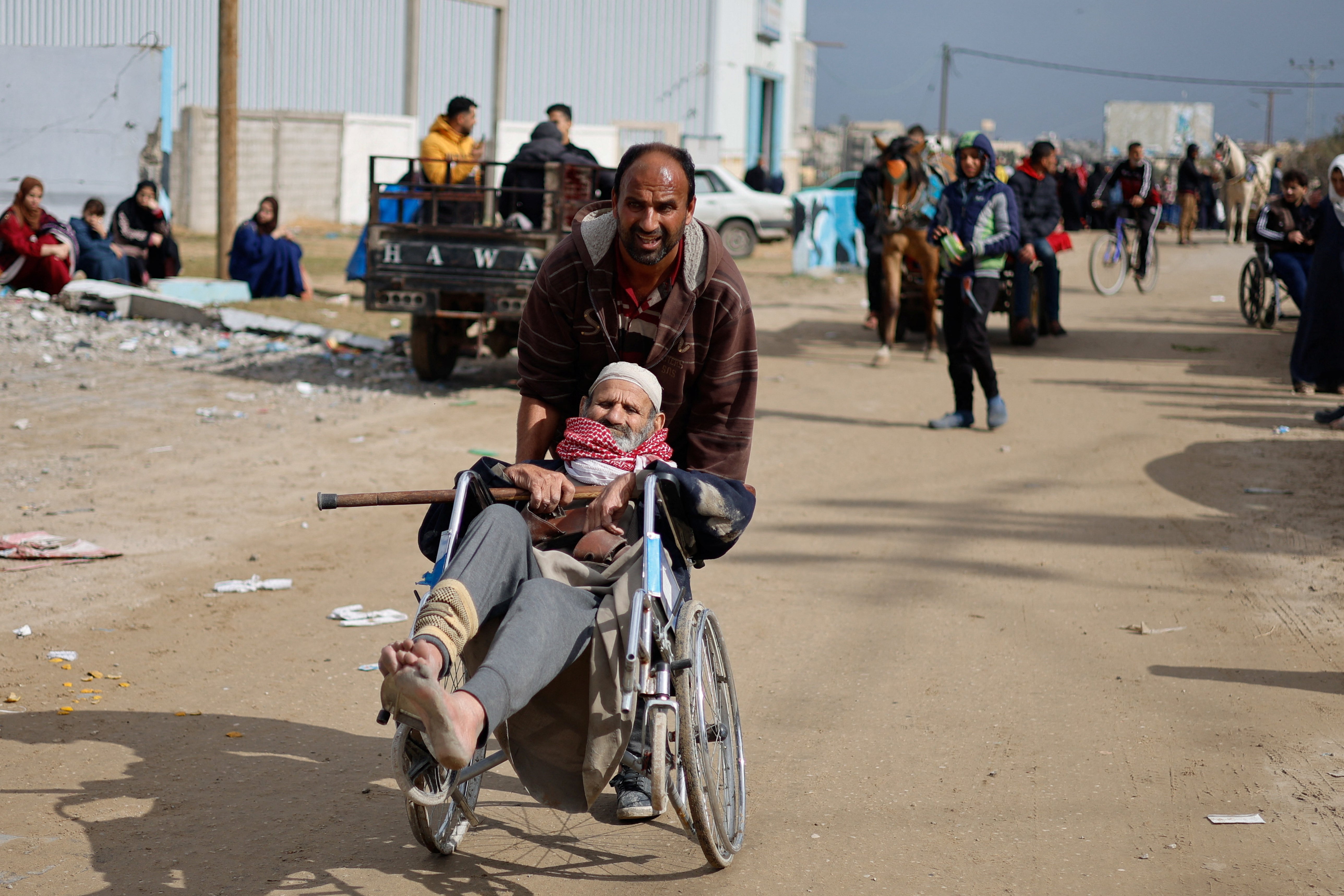 Palestinian patients arrive in Rafah after they were evacuated from Nasser Hospital in Khan Younis