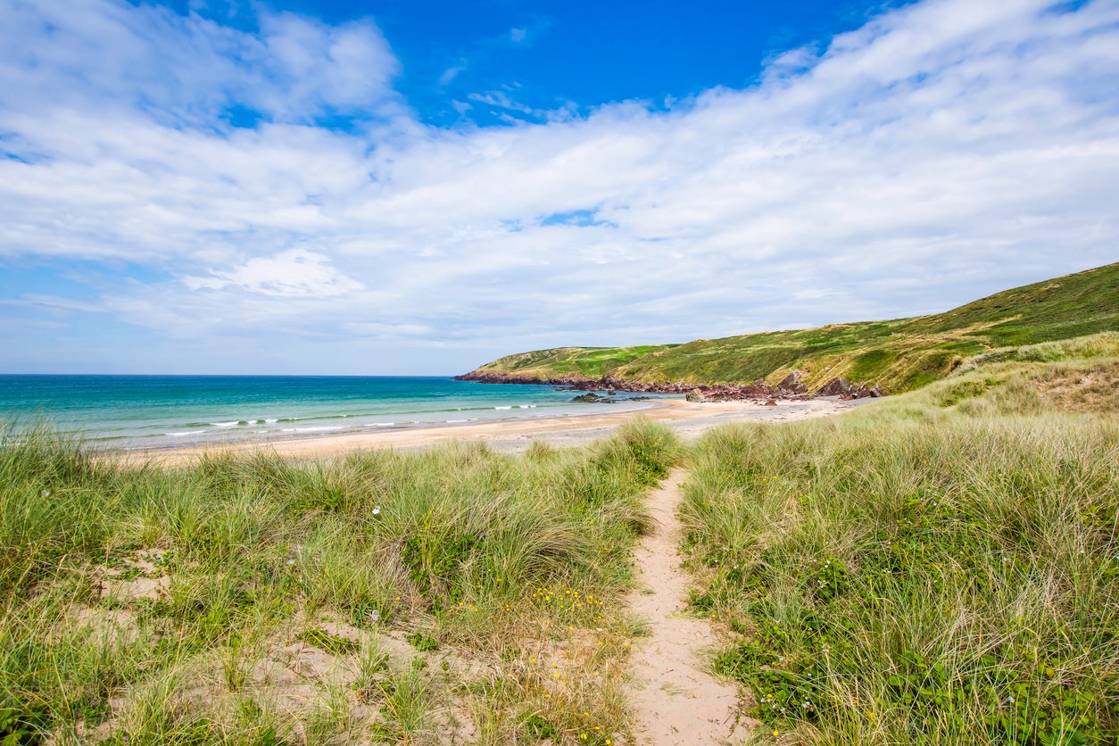 Freshwater West is around 1km wide