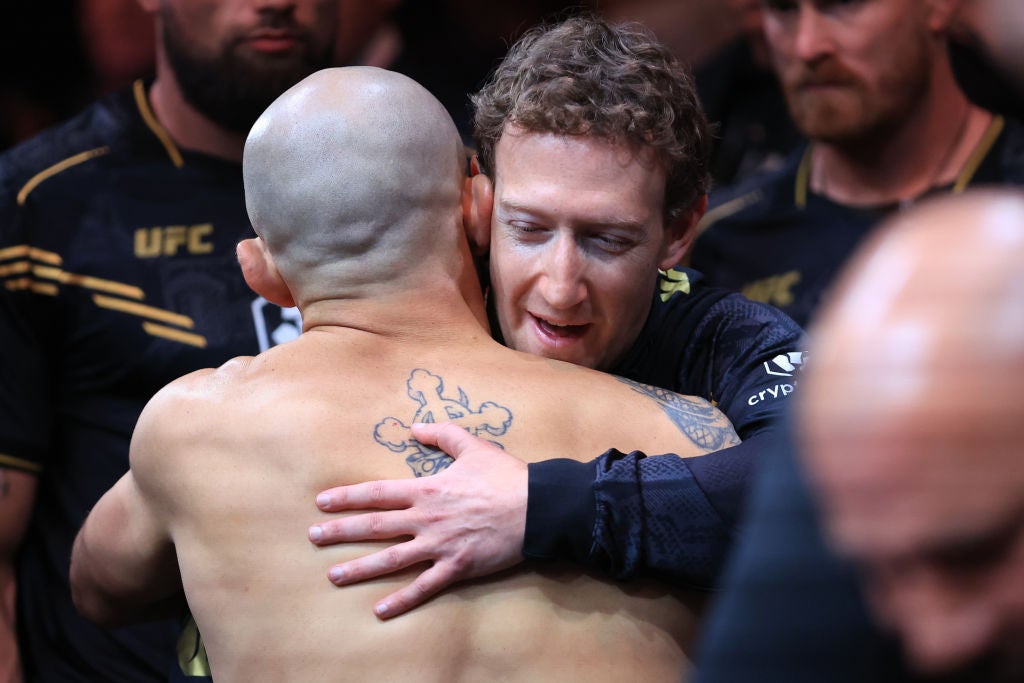 Zuckerberg bids the Australian good luck before the featherweight title fight