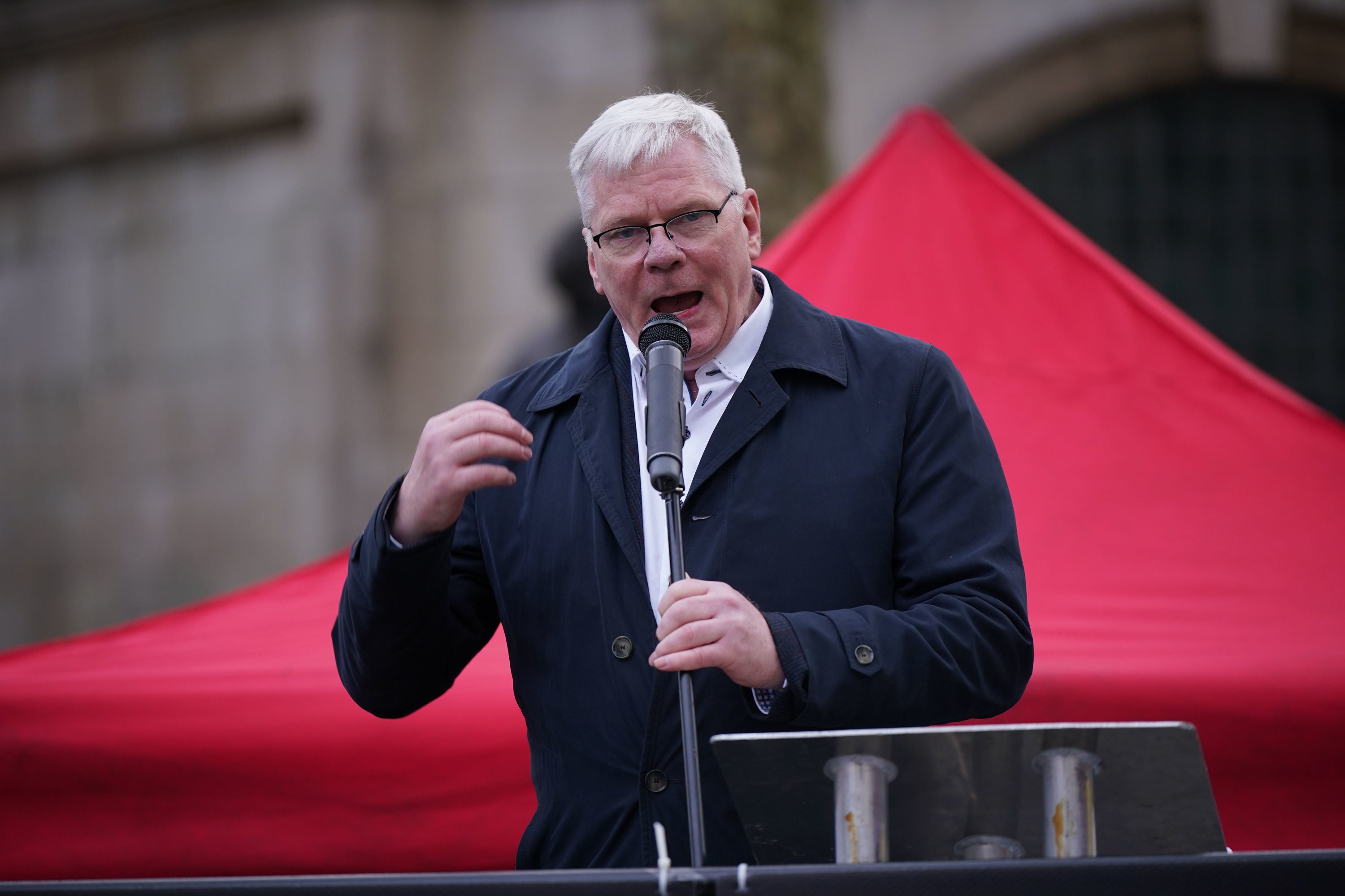 Kristinn Hrafnsson editor-in-chief of WikiLeaks, addresses supporters outside the Royal Courts of Justice