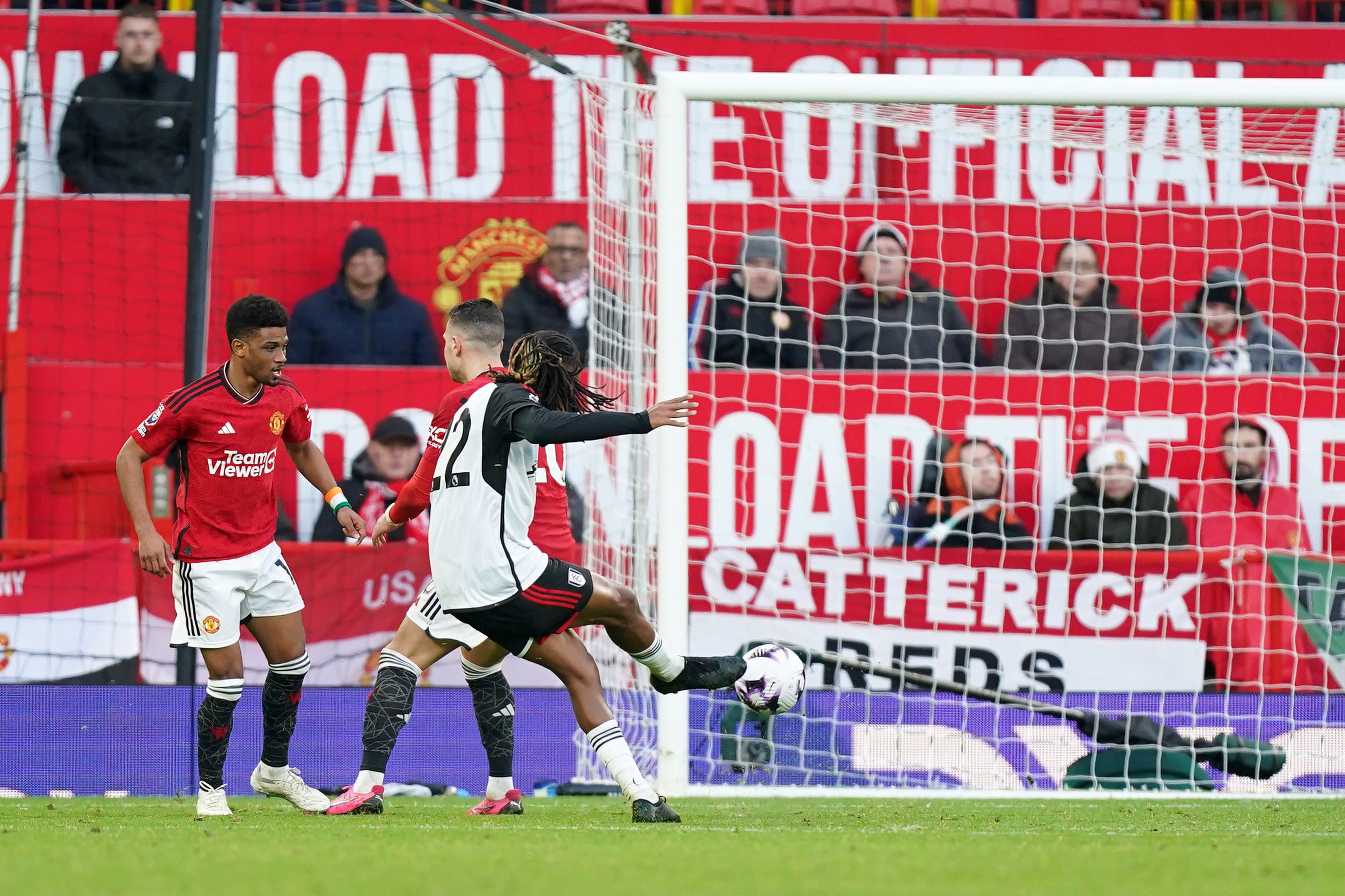 Alex Iwobi scores the winner for Fulham (Mike Egerton/PA)