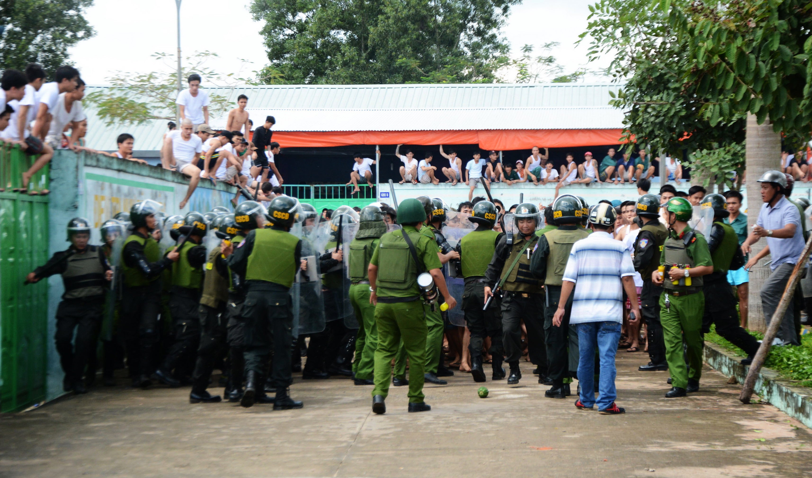 File Policemen try to prevent drug addicts from escaping a compulsory rehabilitation centre in the southern province of Dong Nai in 2016