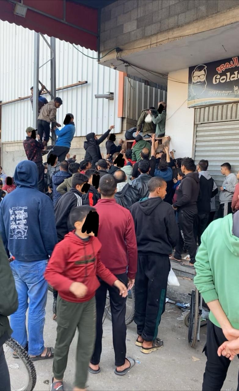 Crowds of Rafah residents queuing to buy sugar