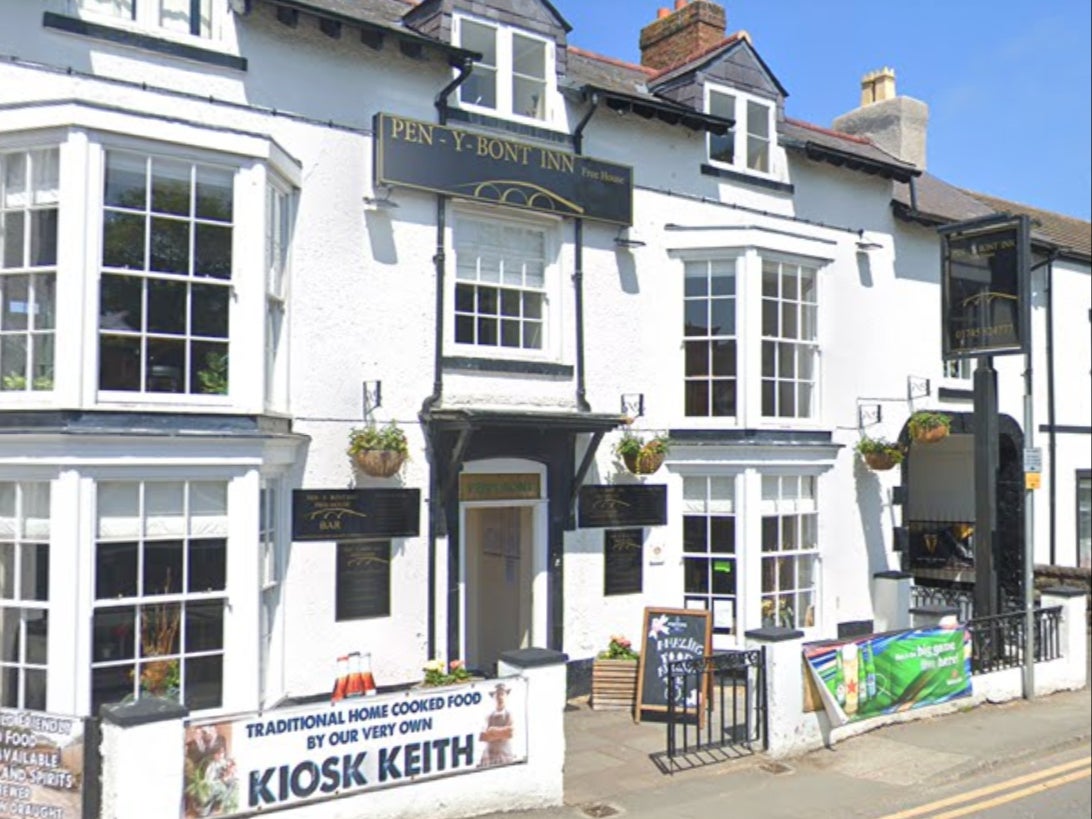 Pen-y-Bont pub in Abergele put up new signs reading ‘The Bridge Head’