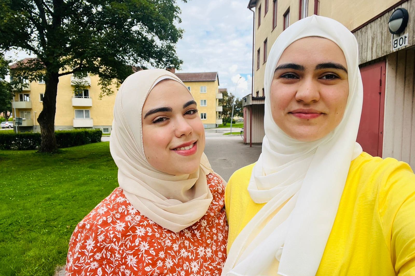 Laila Saliekh (left) said she is ‘desperate’ to get her younger sister Katrena Saleh (right) evacuated from Gaza (Laila Saliekh/PA)