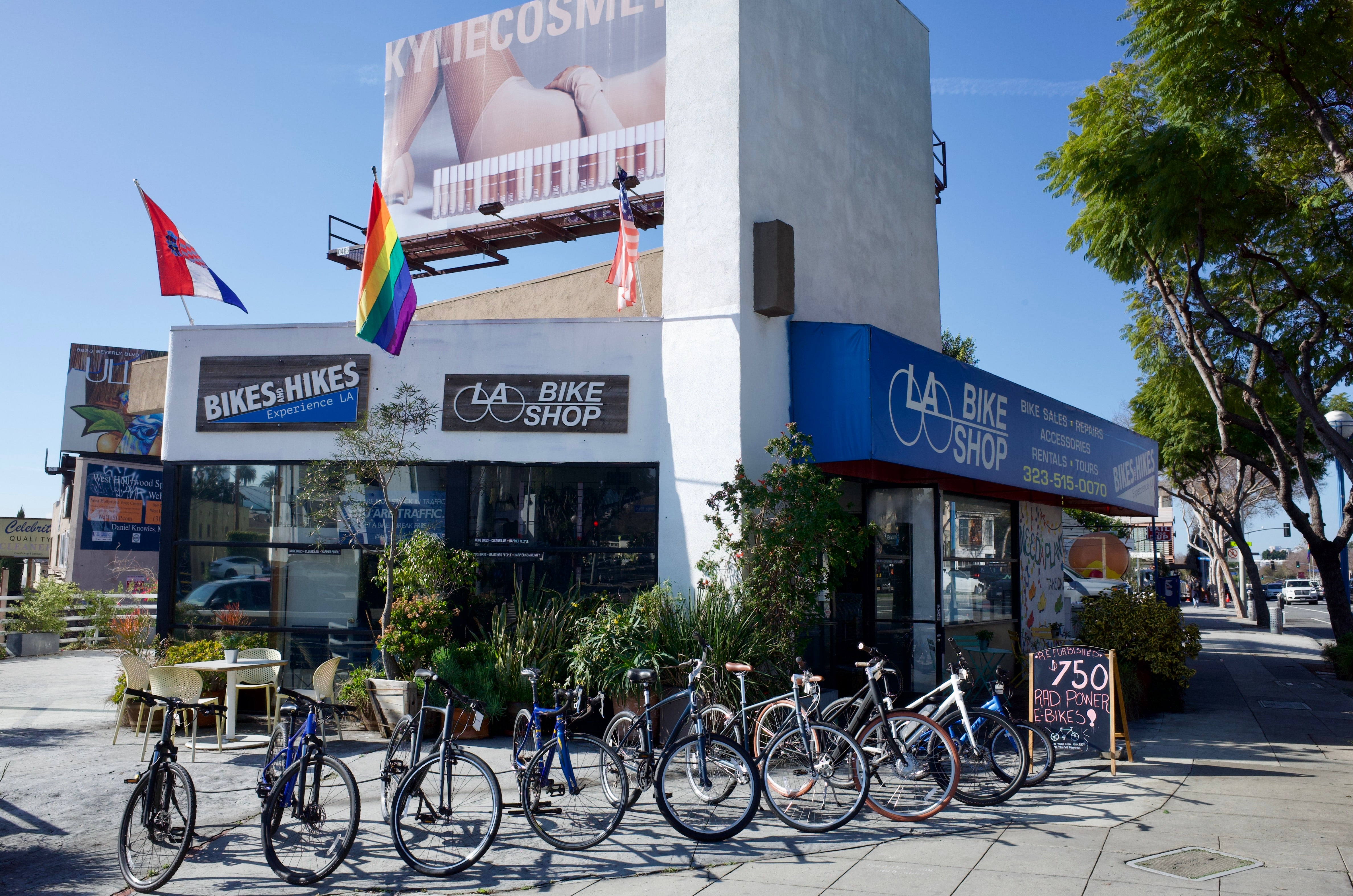 Joining a group cycling tour is a great way to experience LA by bike