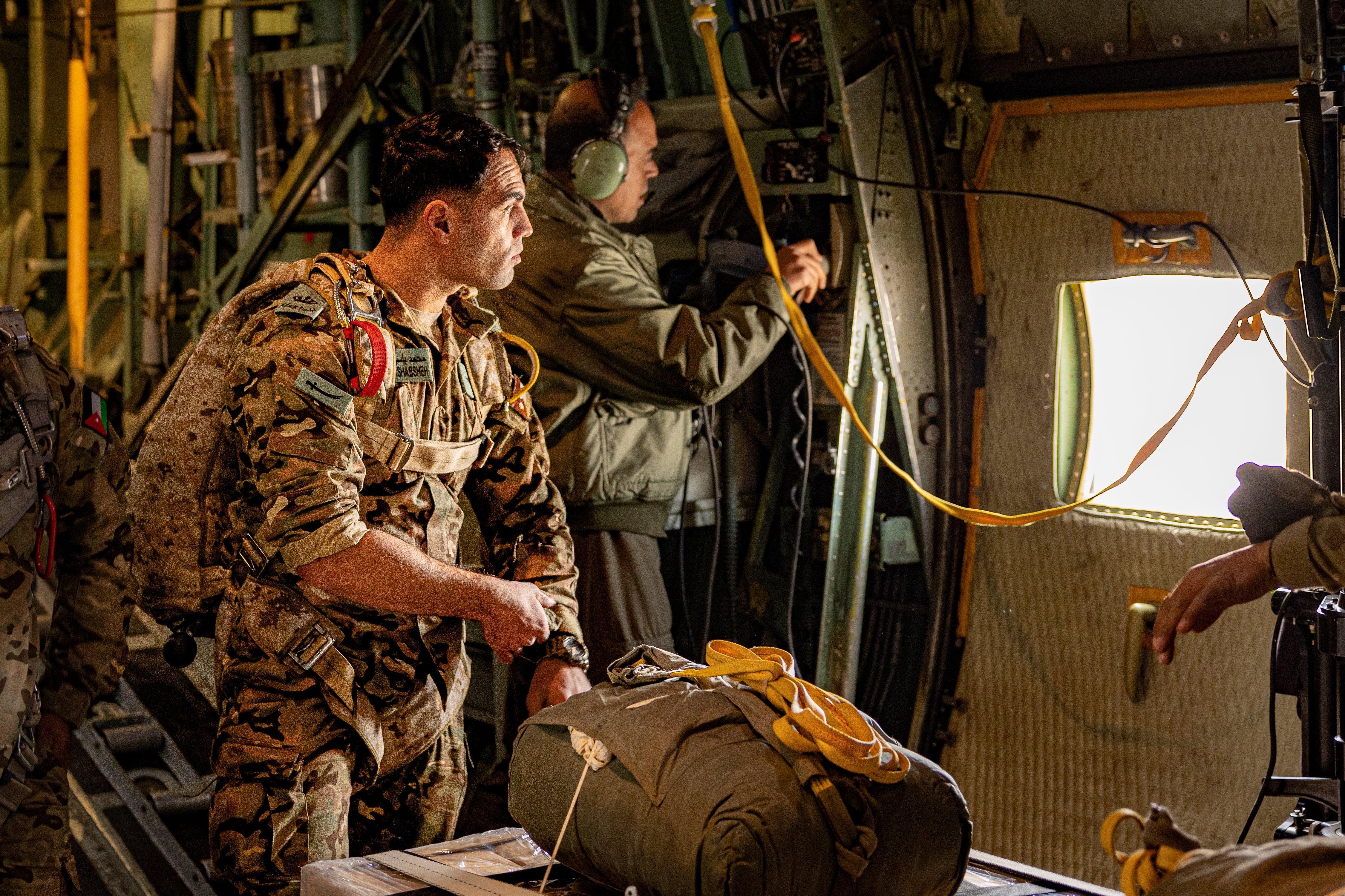 Jordanian Air Force prepares to drop food aid into Gaza