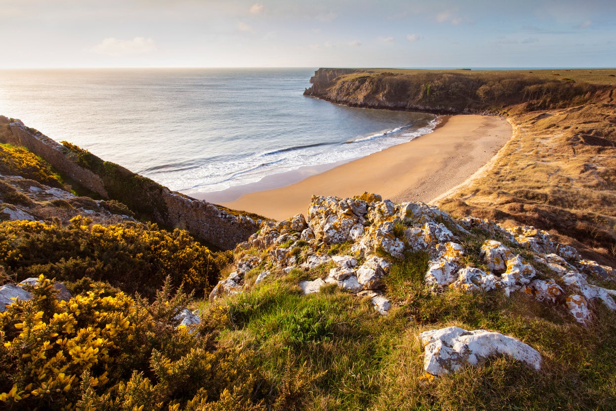 It’s well worth the hike to bathe on Barafundle Bay