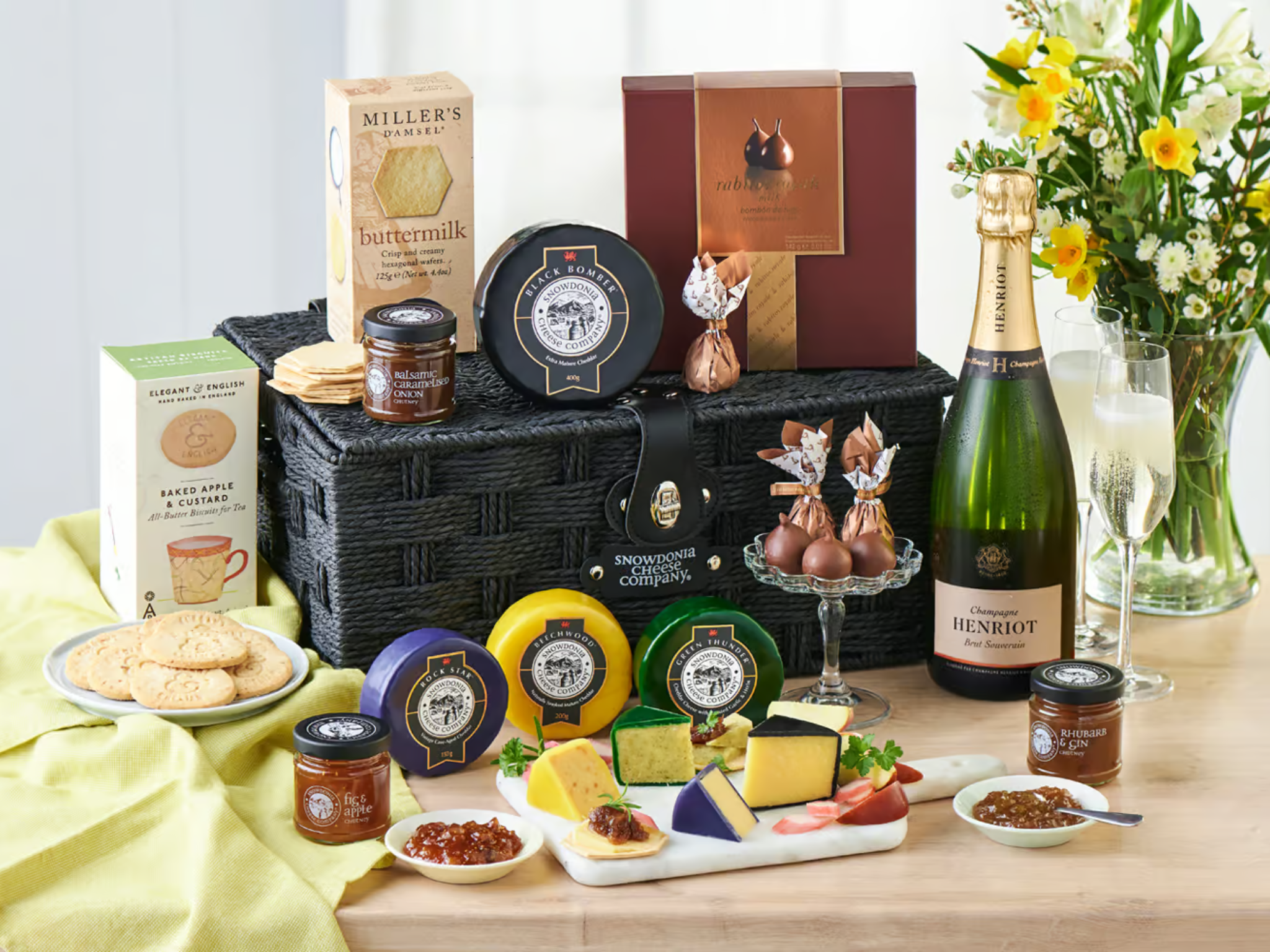 Snowdonia Cheese Company champagne & cheese celebration hamper