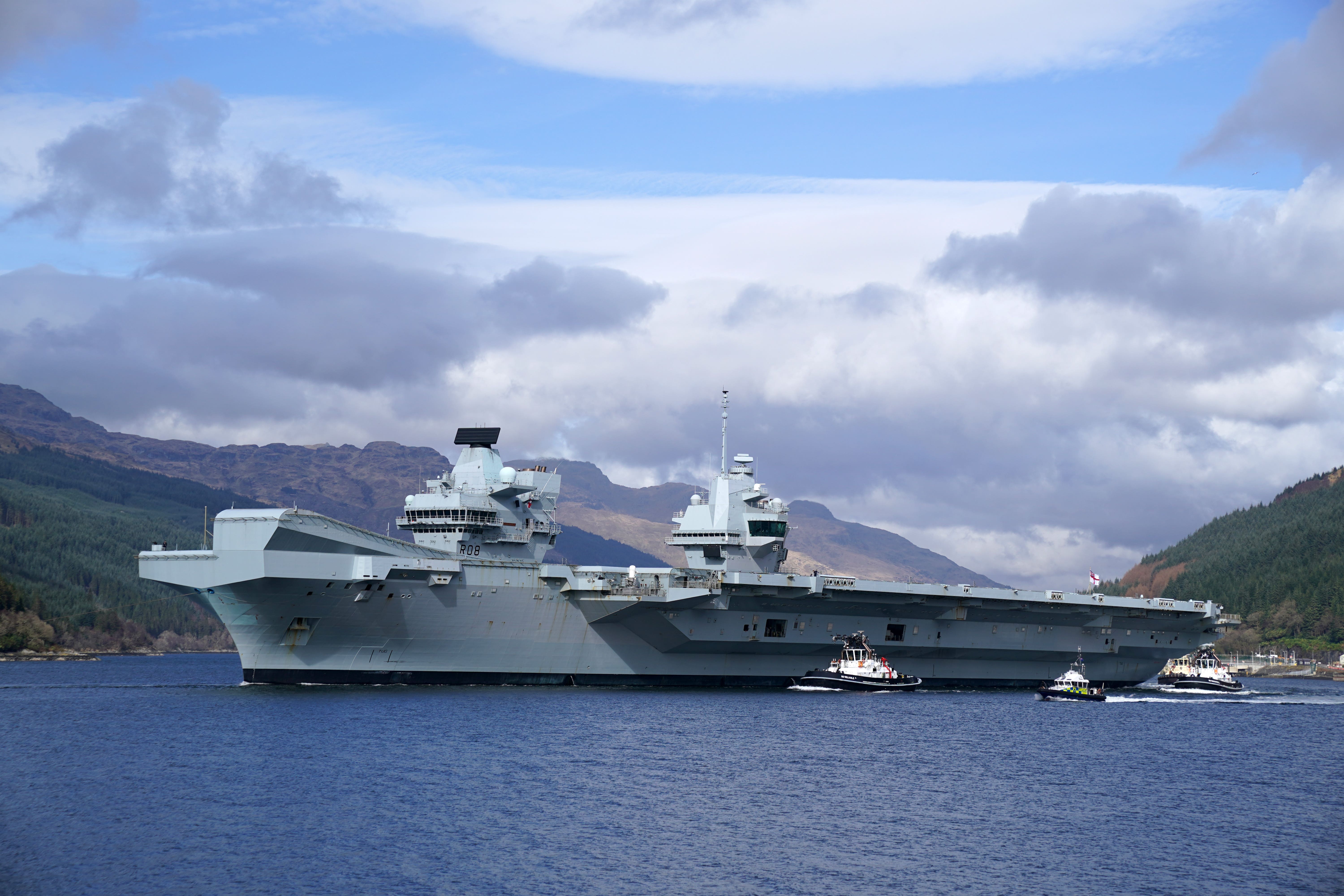 The helicopter was taking part in a night training exercise alongside ‘HMS Queen Elizabeth’