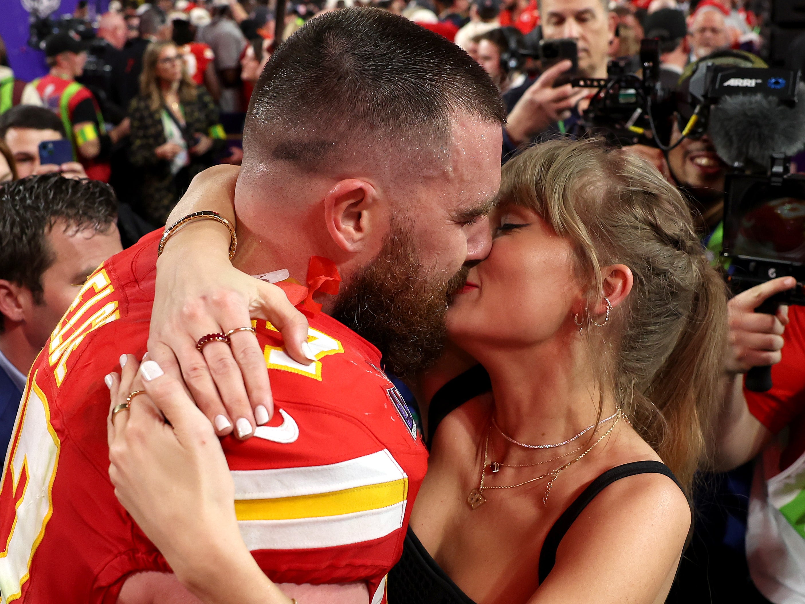 Swift and Kelce celebrate at the Super Bowl 2024