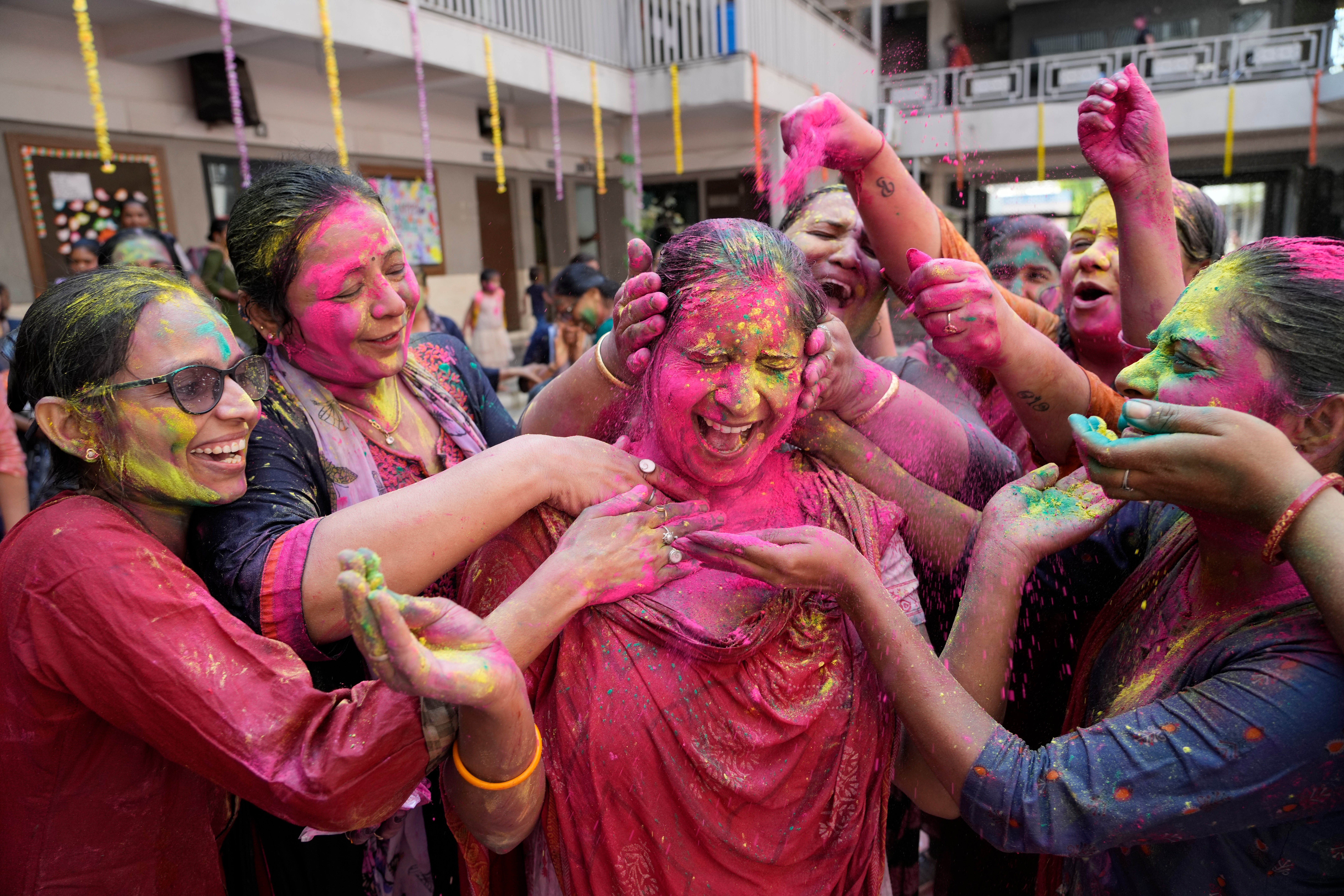 Holi Explainer