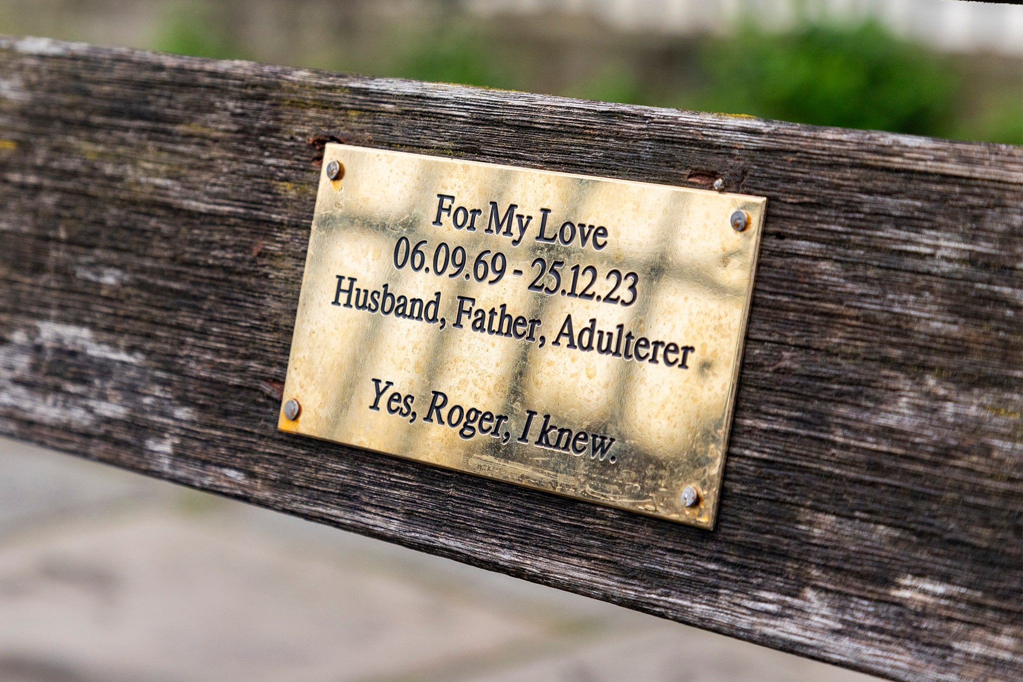 The mystery plaque which has appeared on bench in Clifton, Bristol - paying tribute to ‘Husband, Father, Adulterer