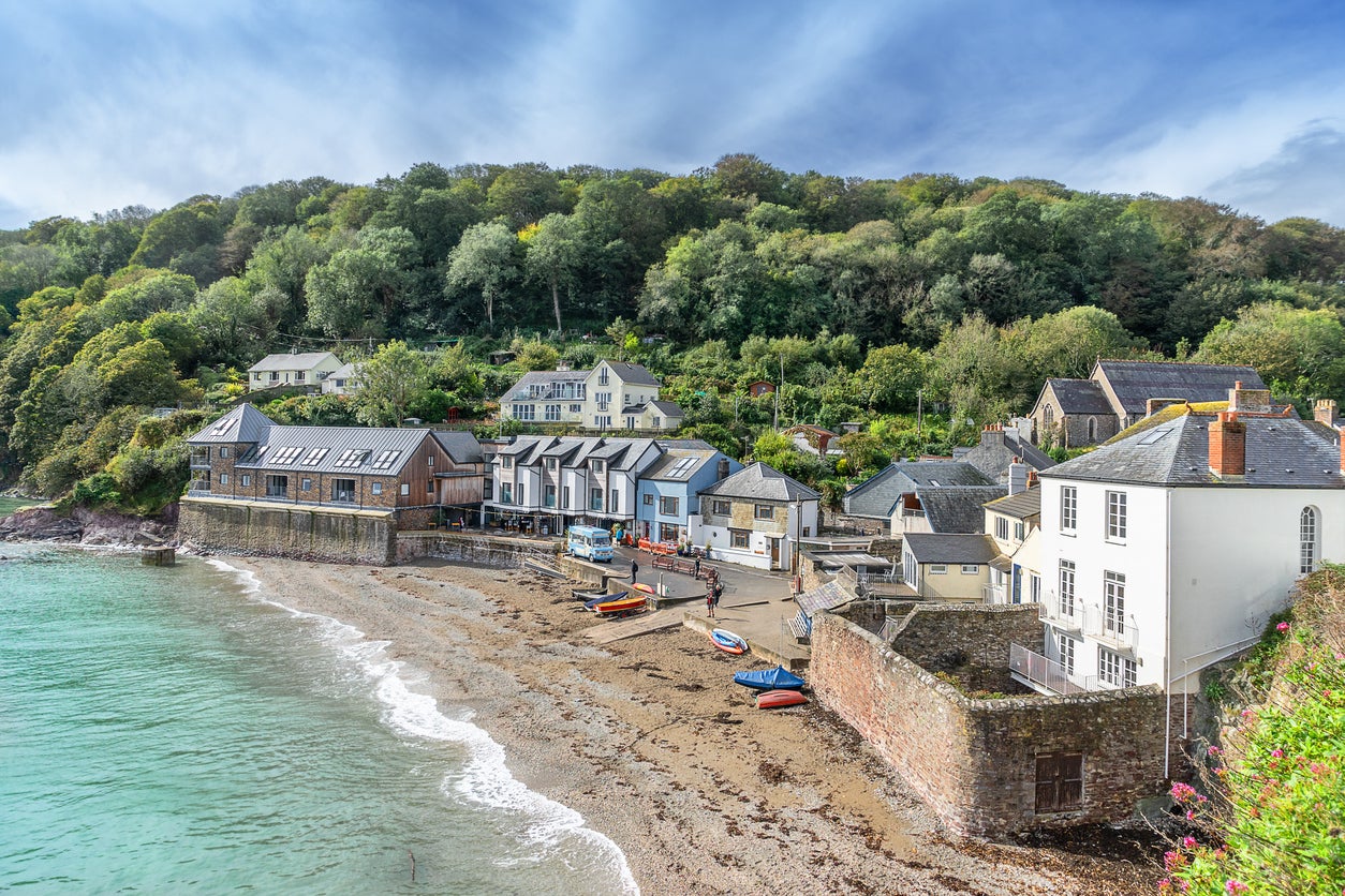 These twin villages were once a haven for smugglers, and were almost attacked by the Spanish Navy in 1596