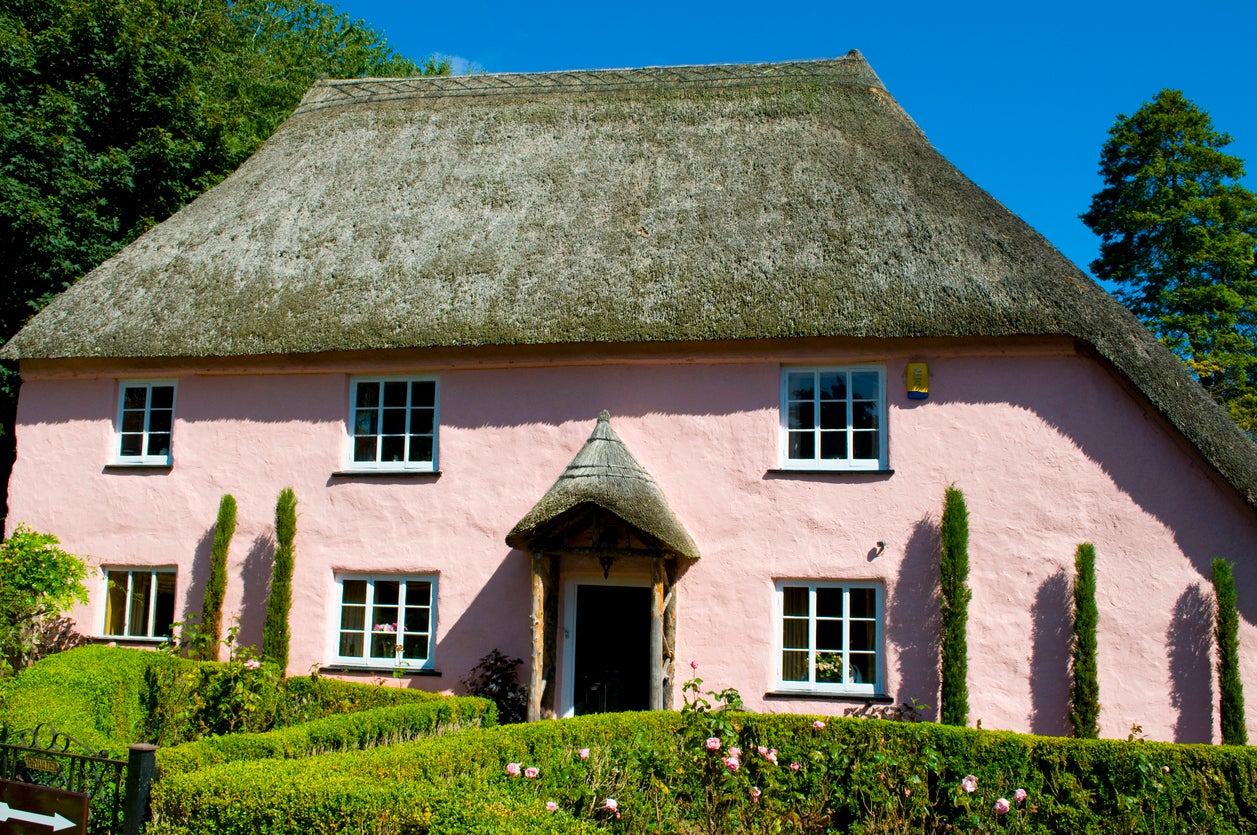 Thatched-roof houses are common in Cockington