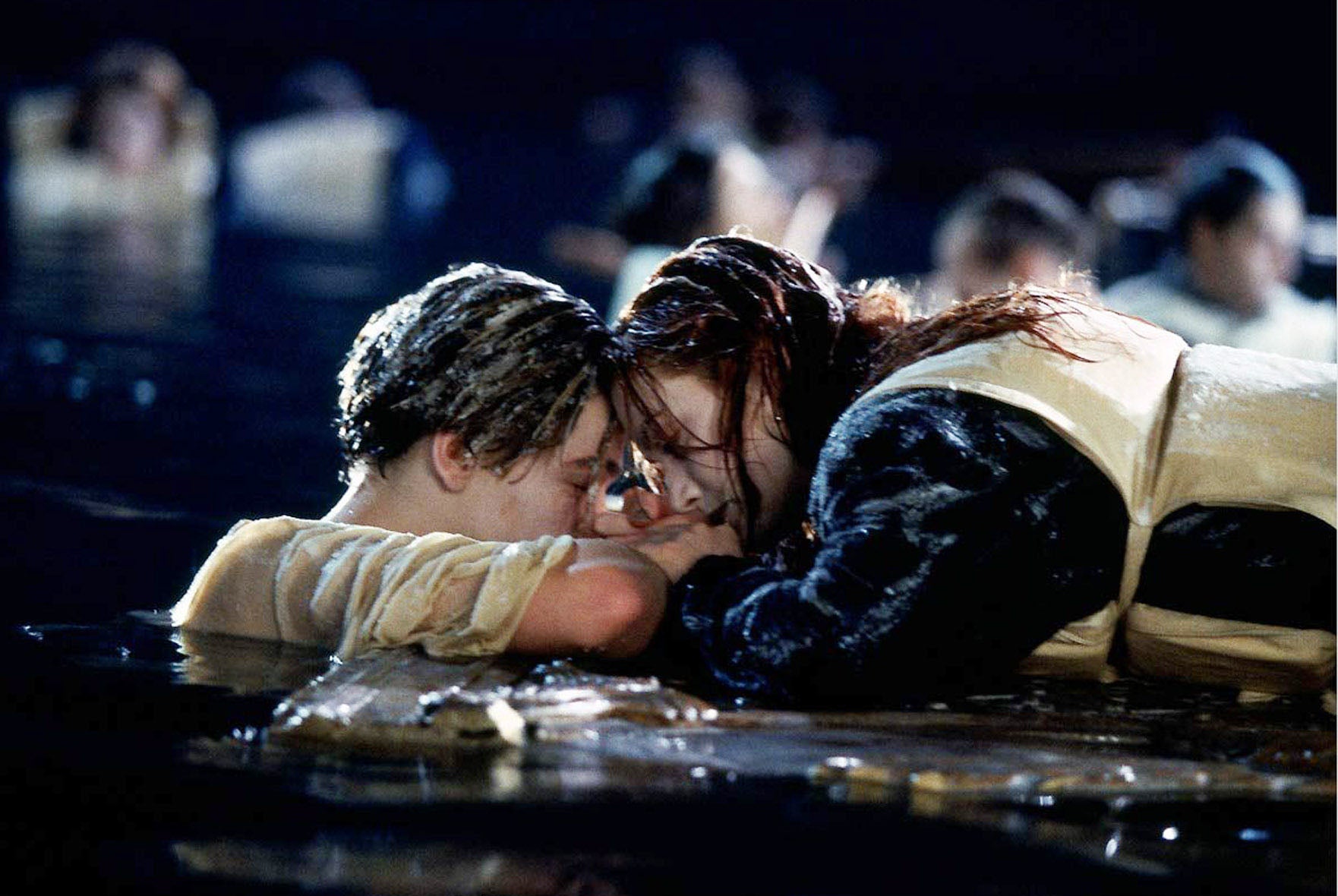 Kate Winslet’s Rose lying on the floating door in ‘Titanic’, while Leonardo Di Caprio’s Jack clings to the side