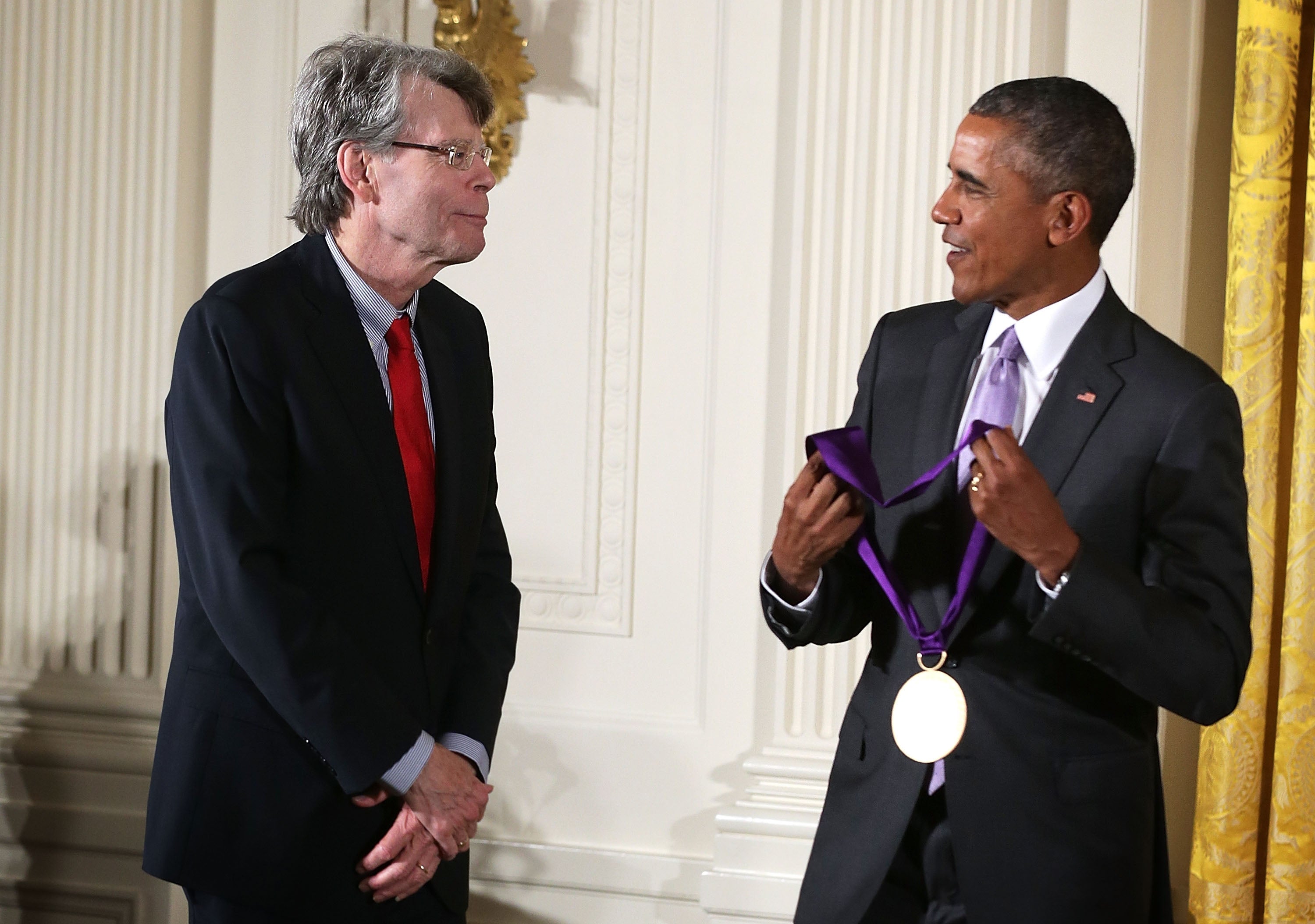 Stephen King is awarded the National Medal of Arts by Barack Obama in 2014