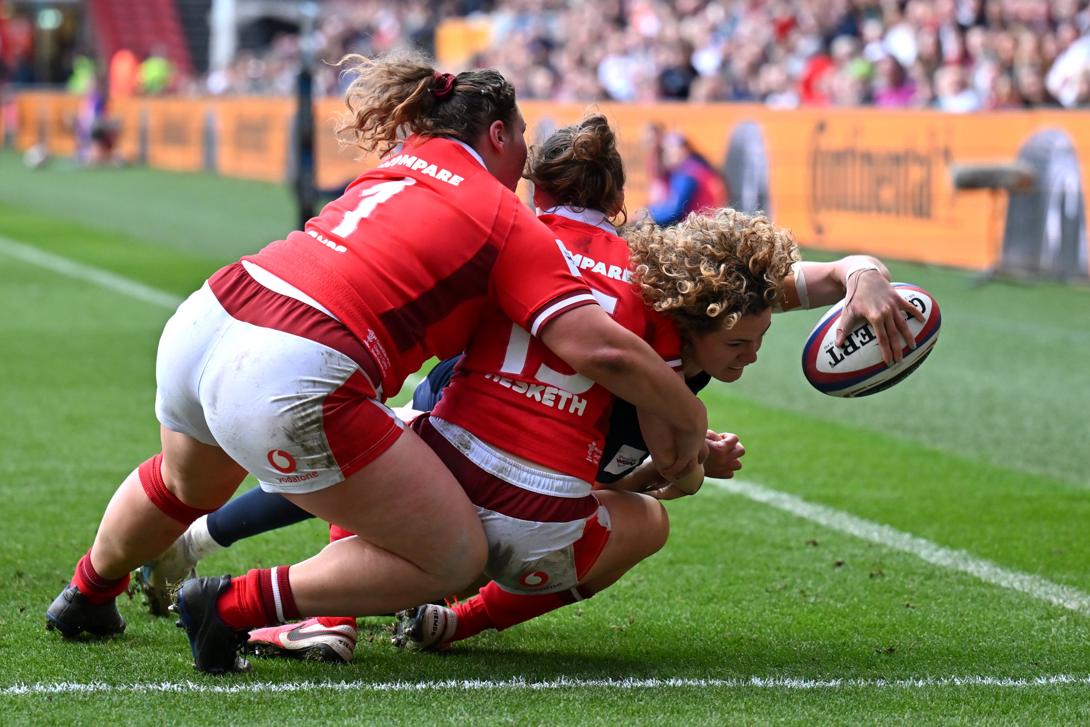 Ellie Kildunne scored twice in the corner for England