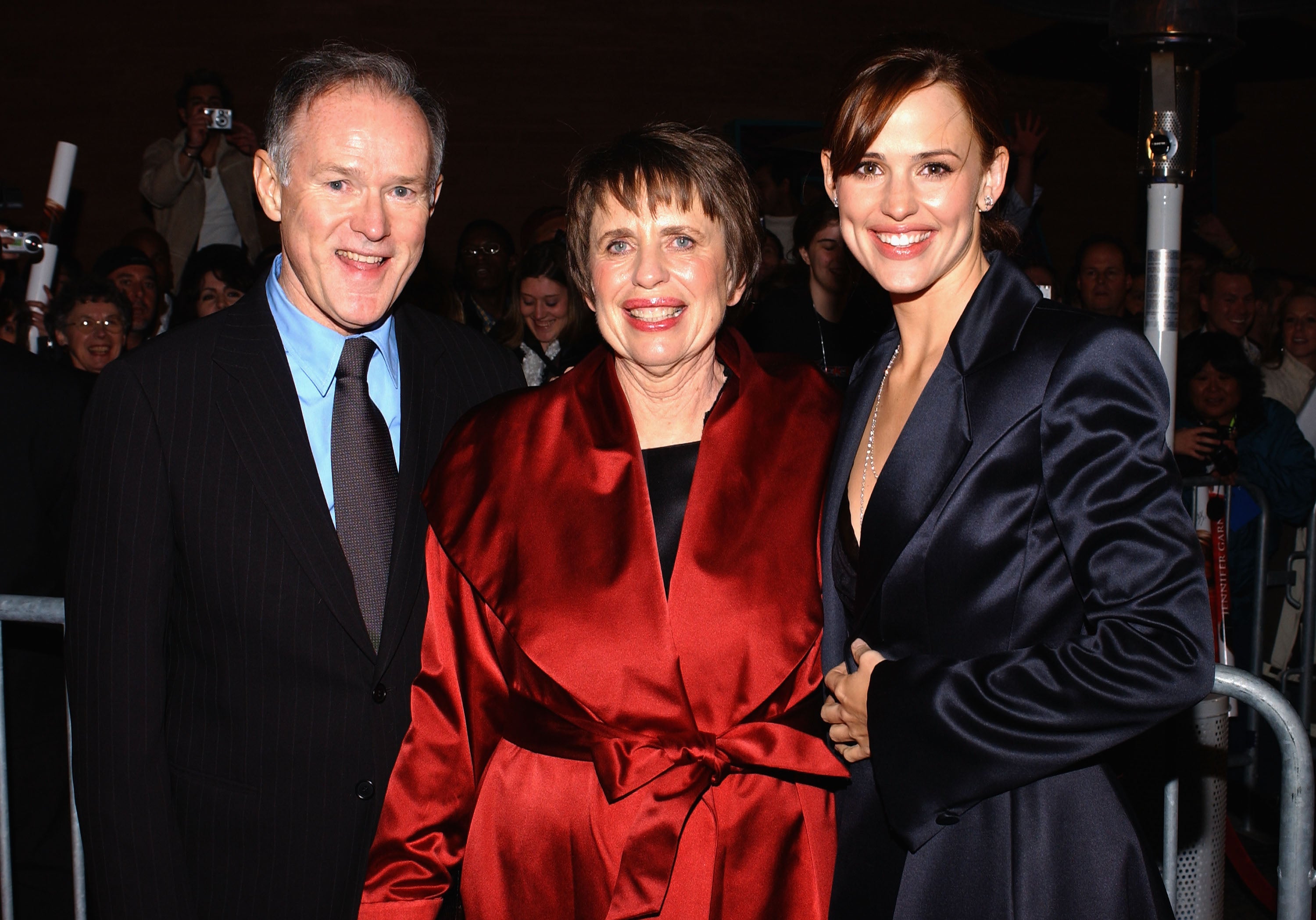 Jennifer Garner (right) with her parents William and Patricia at the premiere of 'Elektra’ in 2004