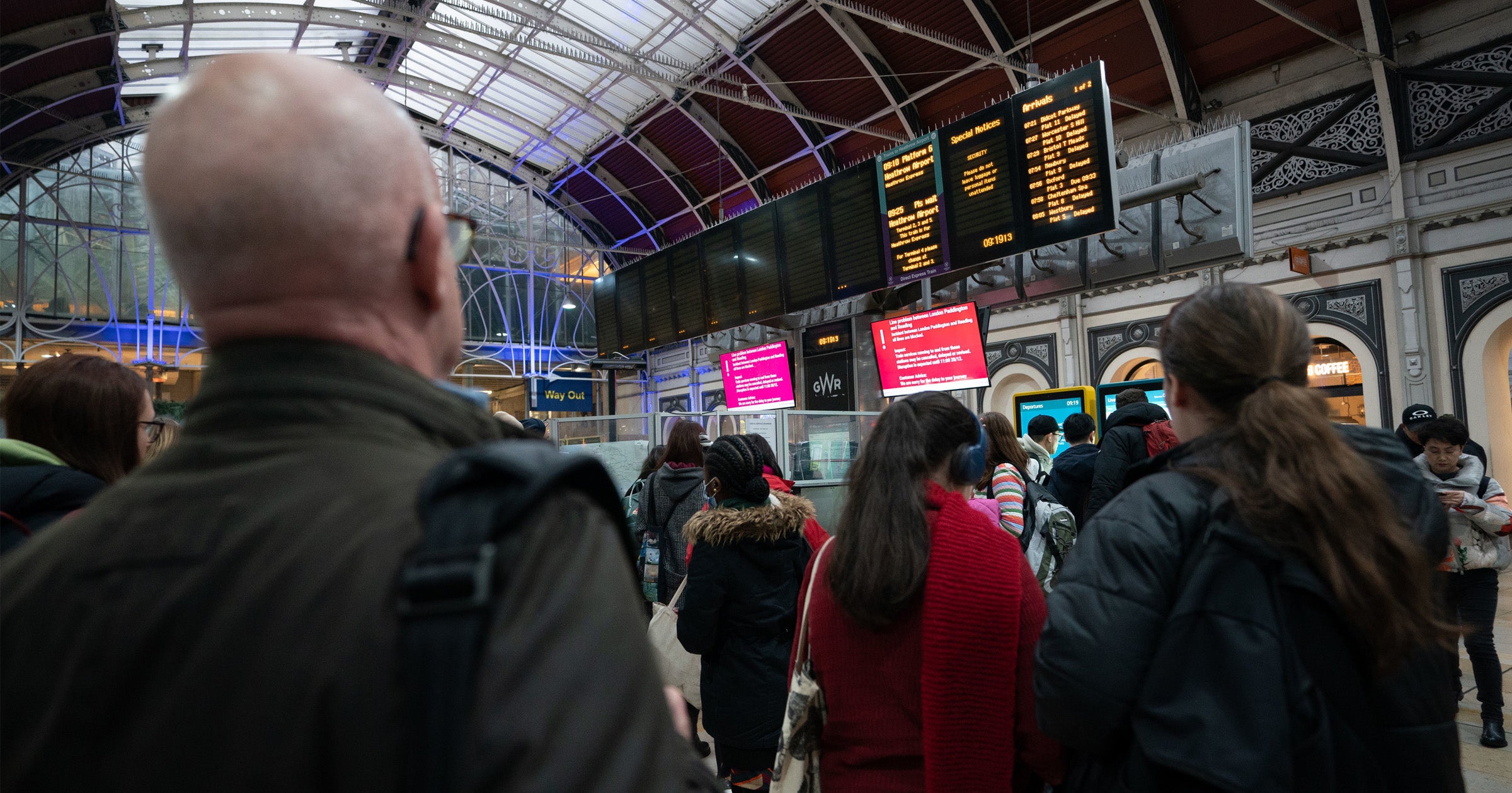 Passengers saw delays at London Paddington station last night