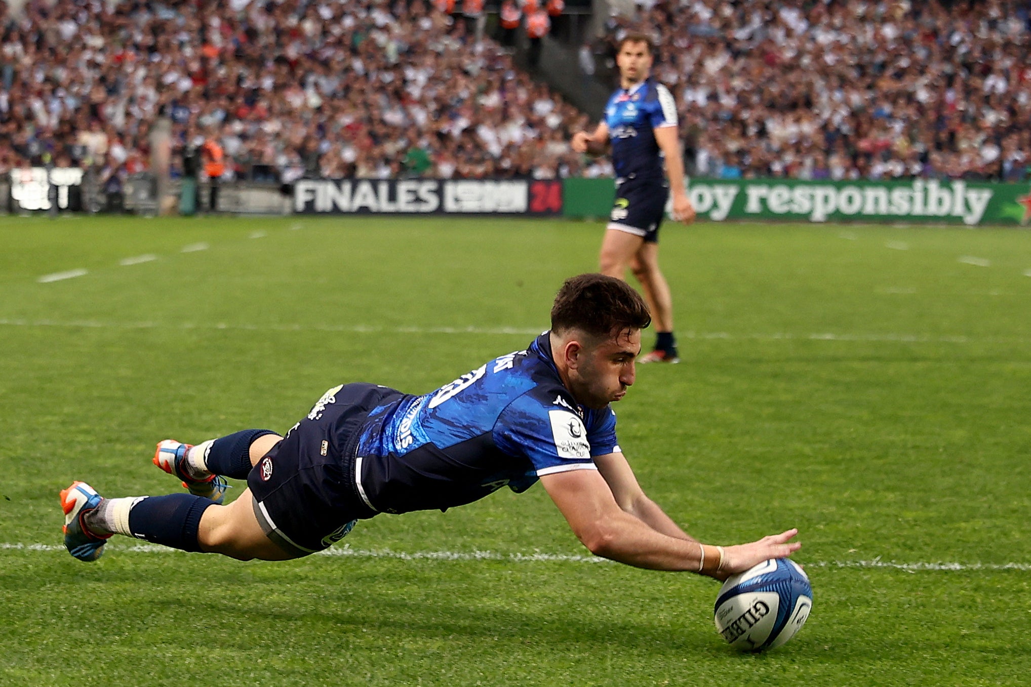 French fly half Mateo Garcia scores his second try for Bordeaux