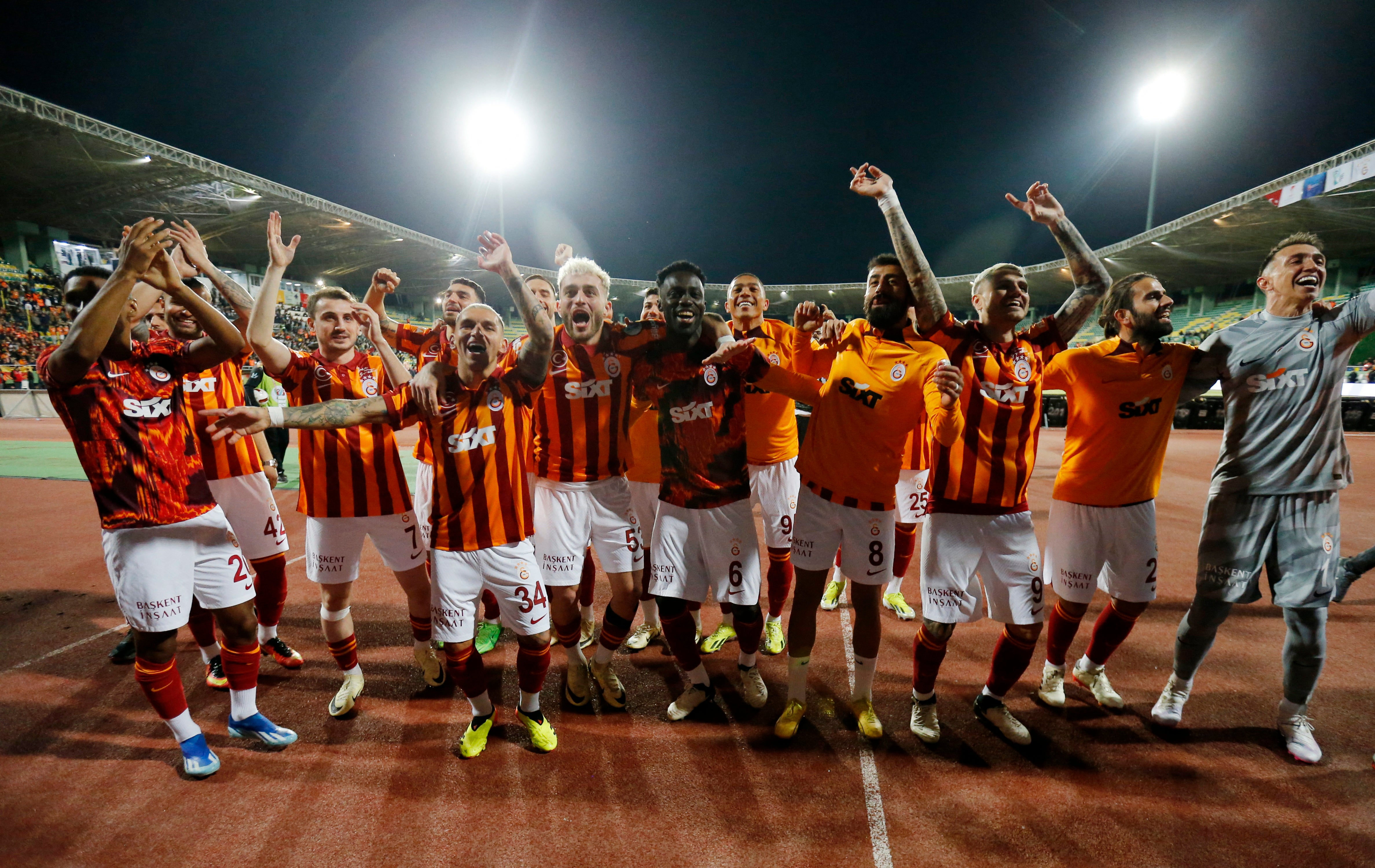 Galatasaray celebrated their one-minute cup win