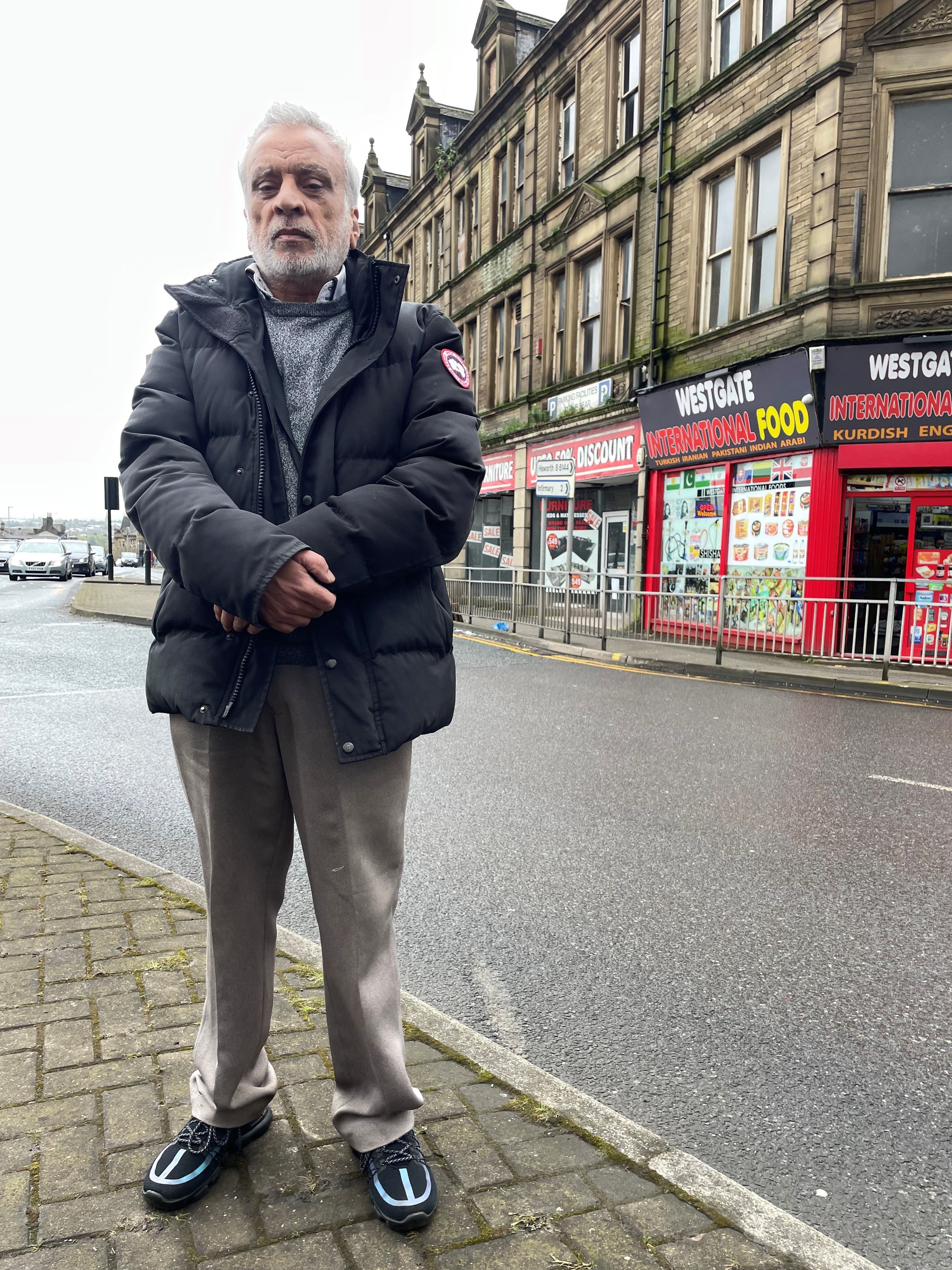 Shopkeeper Geo Khan went to the young woman’s aid