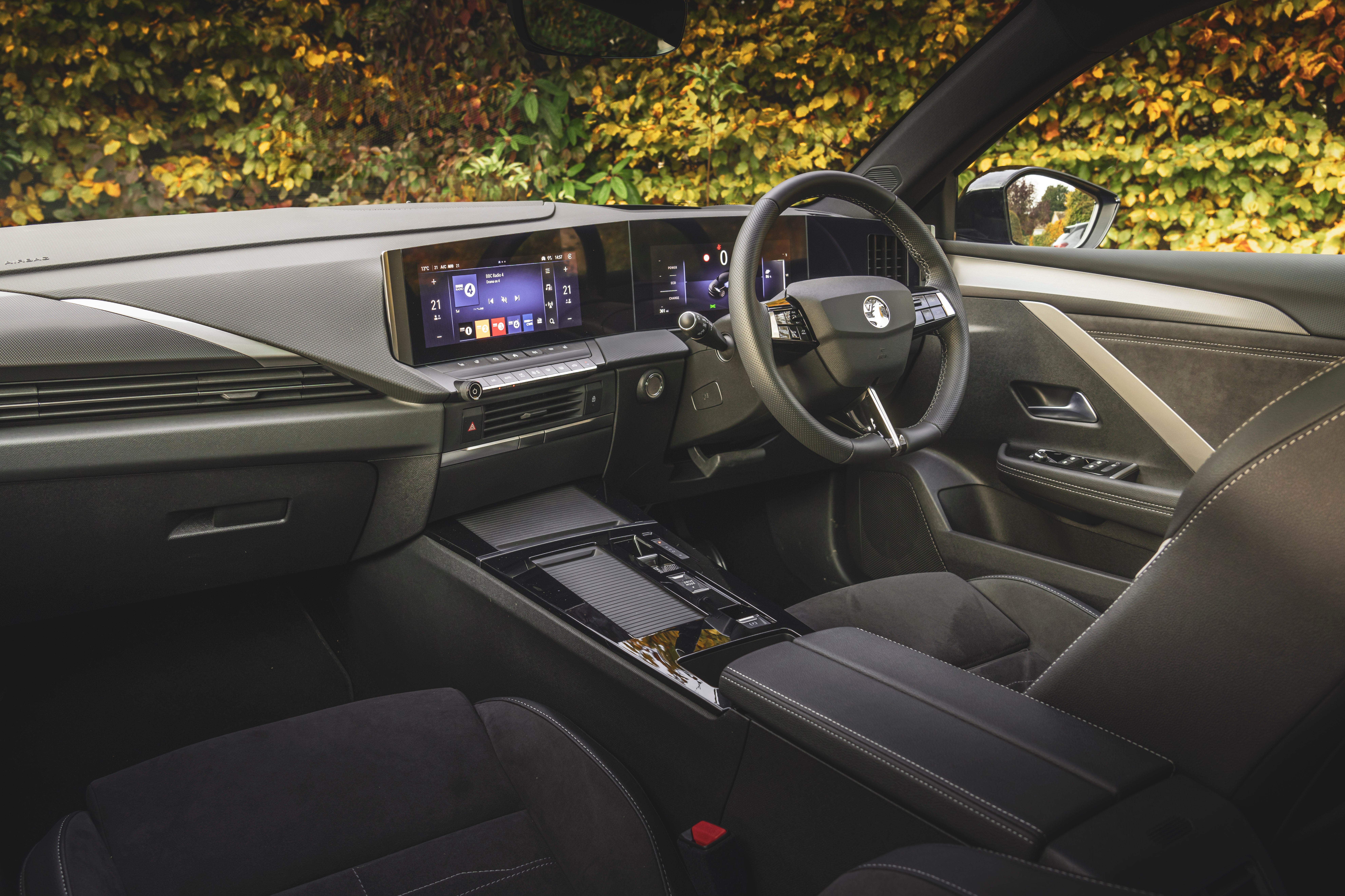 The interior is trimmed in sober, tasteful style and gives a pleasurable driving experience