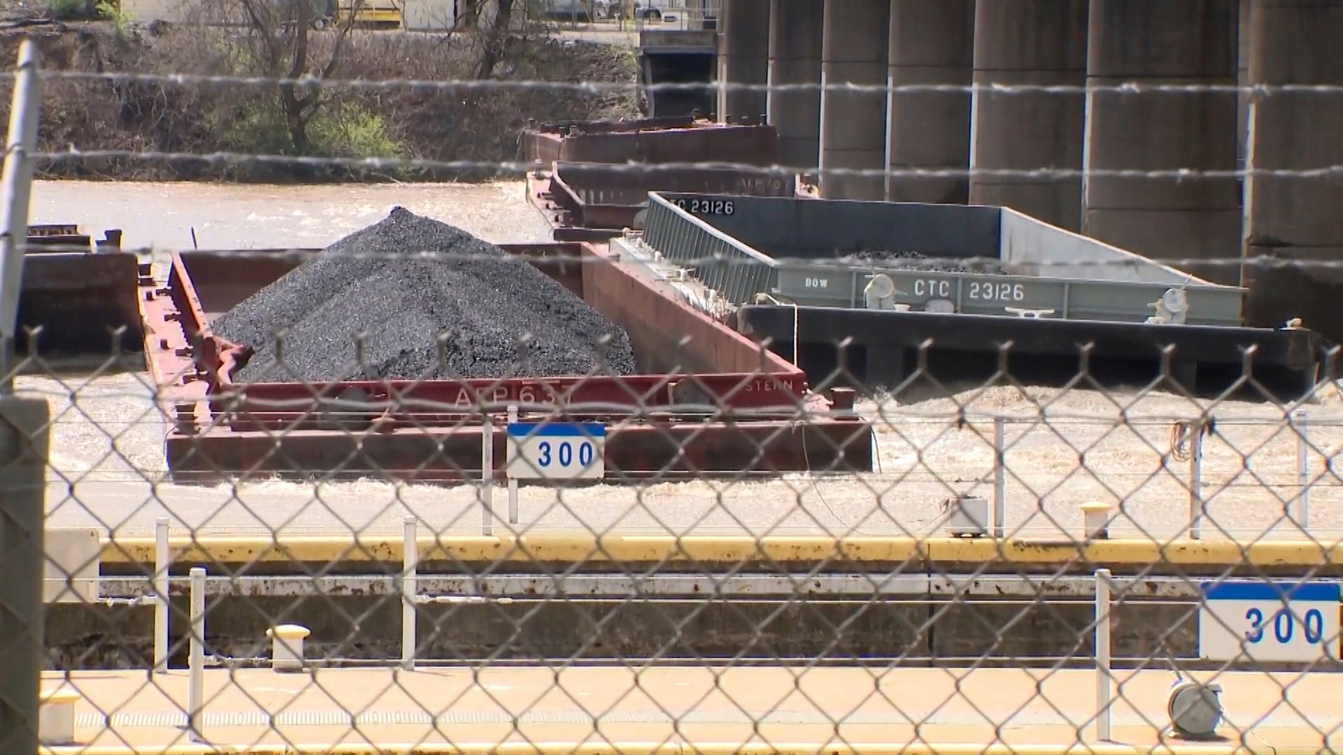 Barges Loose Pittsburgh