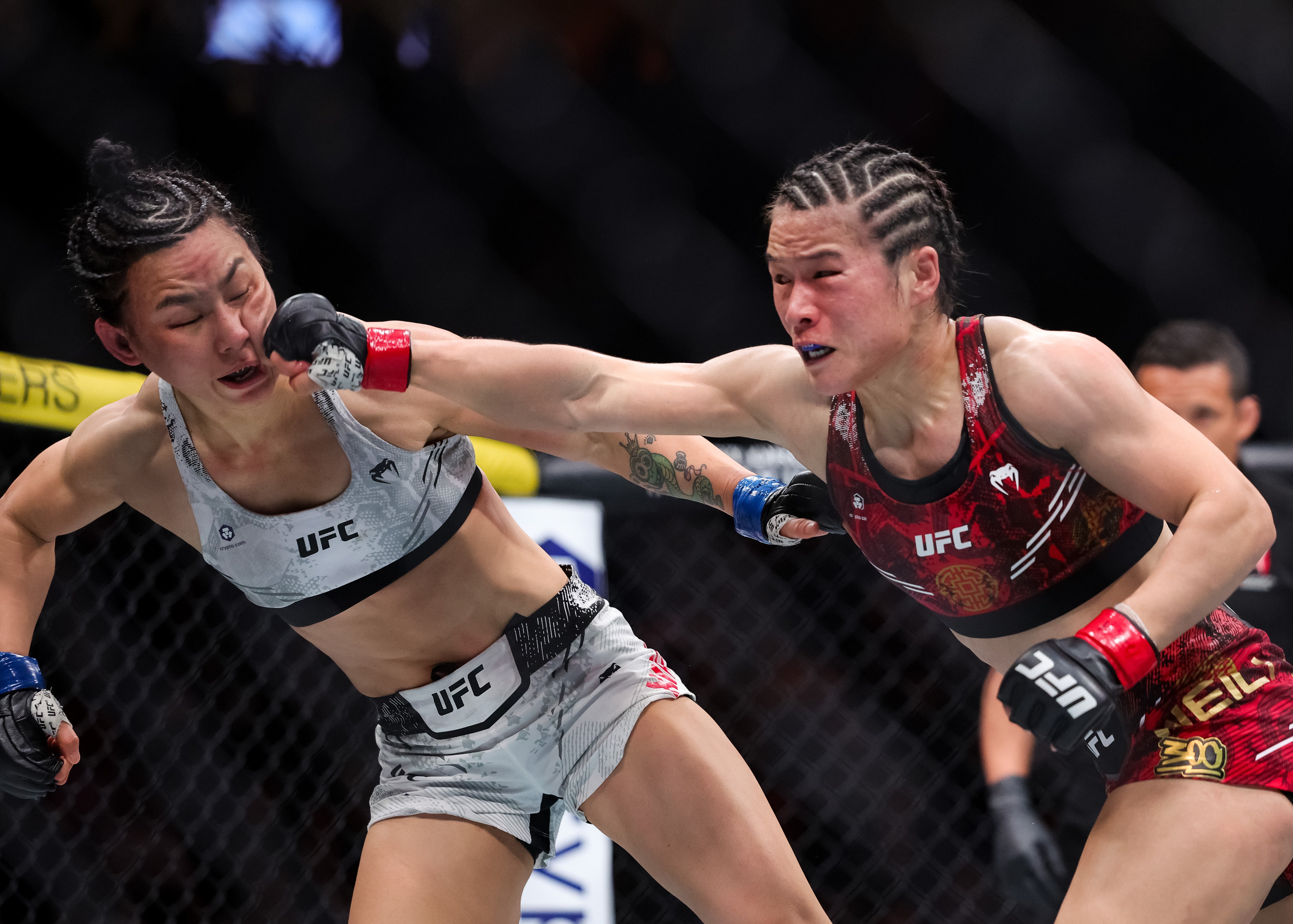 Zhang Weili (right) during her successful title defence versus Yan Xiaonan