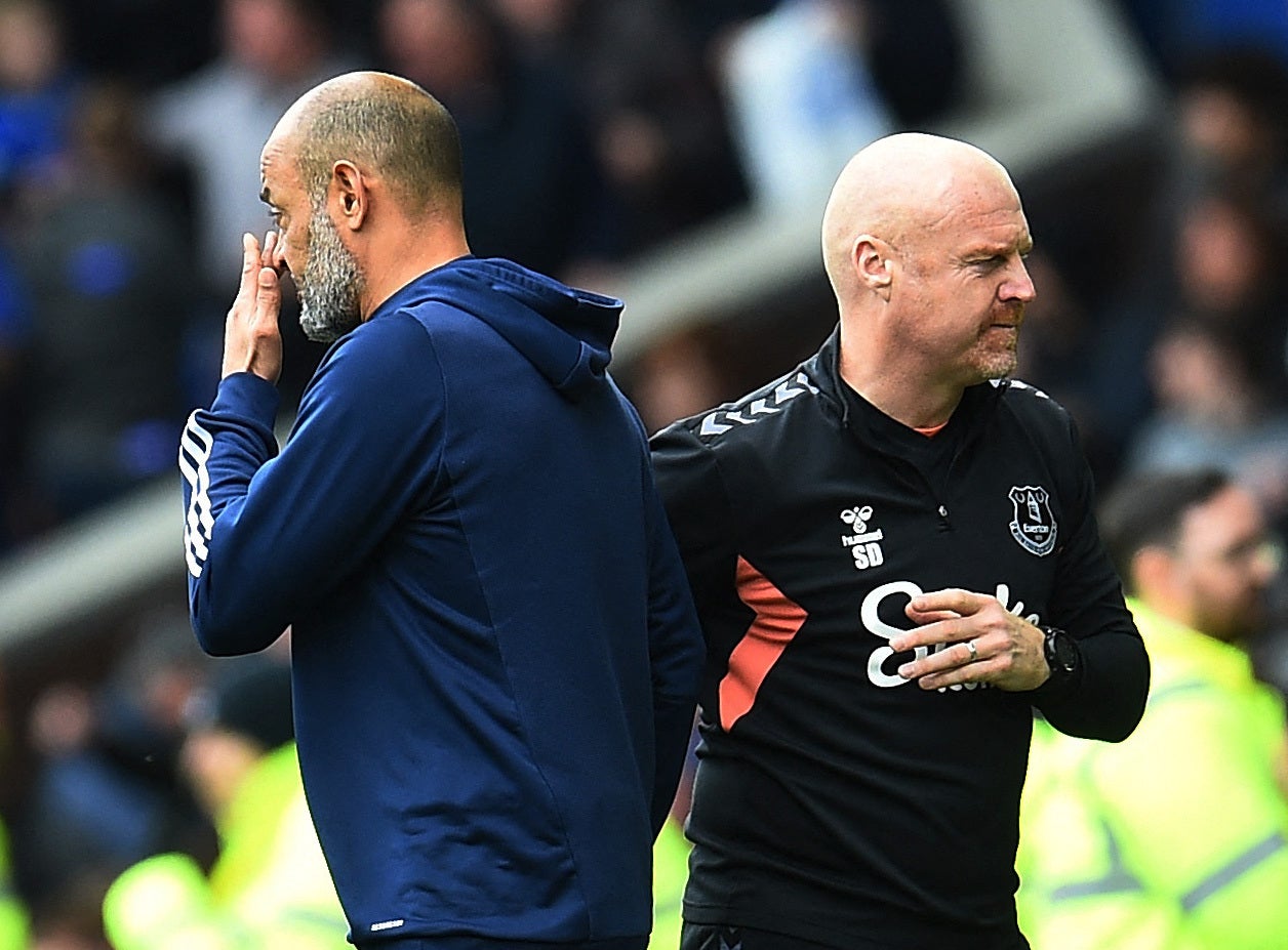 Sean Dyche, right, who ditched his trademark dark suit at Goodison Park, got the better of Nuno Espirito Santo