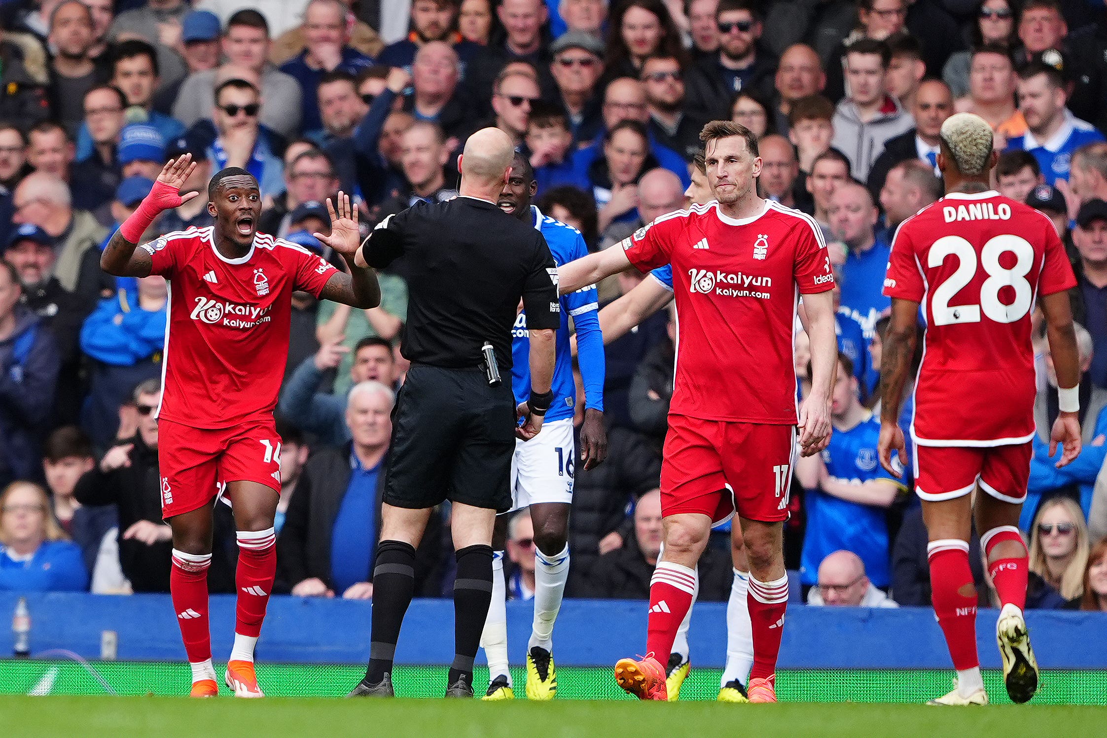 Nottingham Forest’s Callum Hudson-Odoi (left) appealed in vain for a penalty at Everton (Peter Byrne/PA)