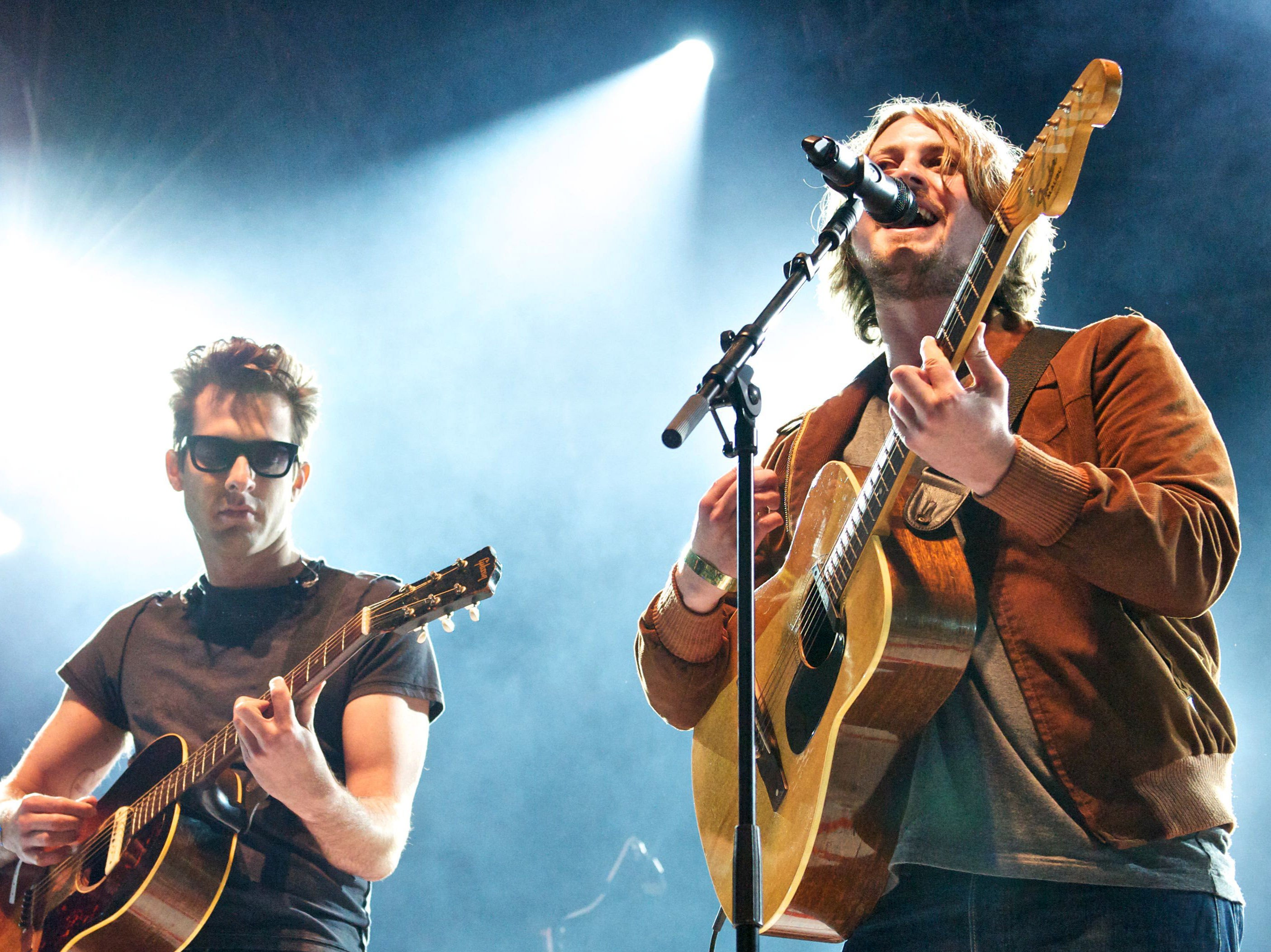 Mark Ronson performing with The Zutons in 2011