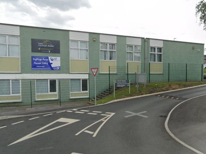 Ysgol Dyffryn Aman school was put under lockdown