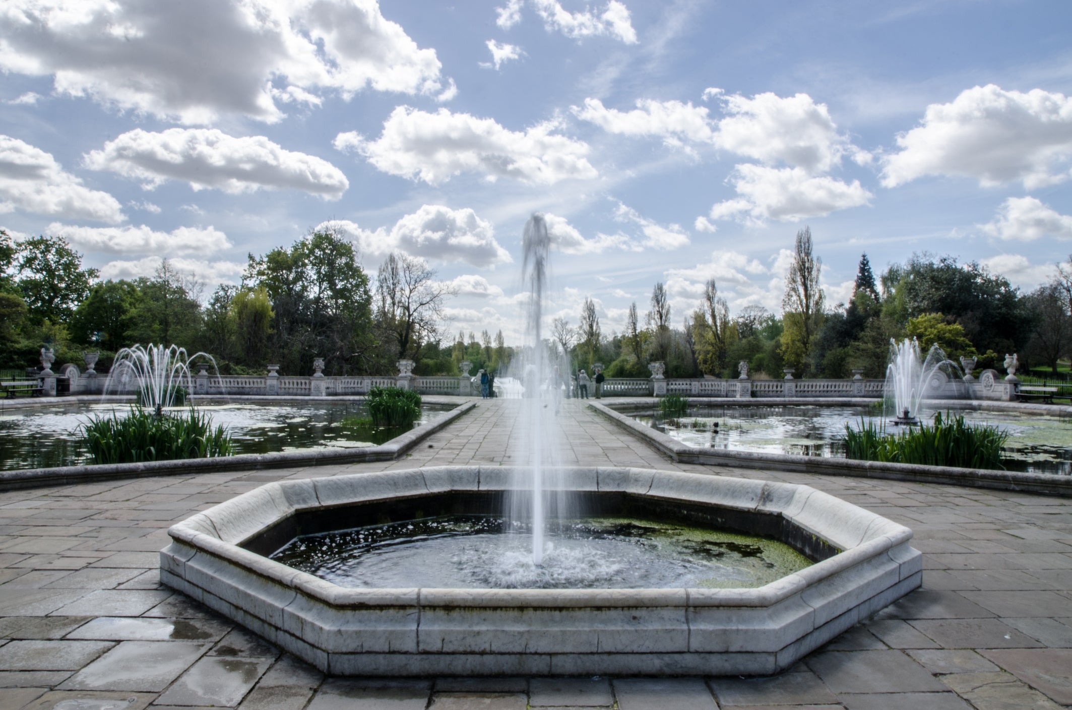 Mark and Daniel take a tumble in Hyde Park’s Italian fountains