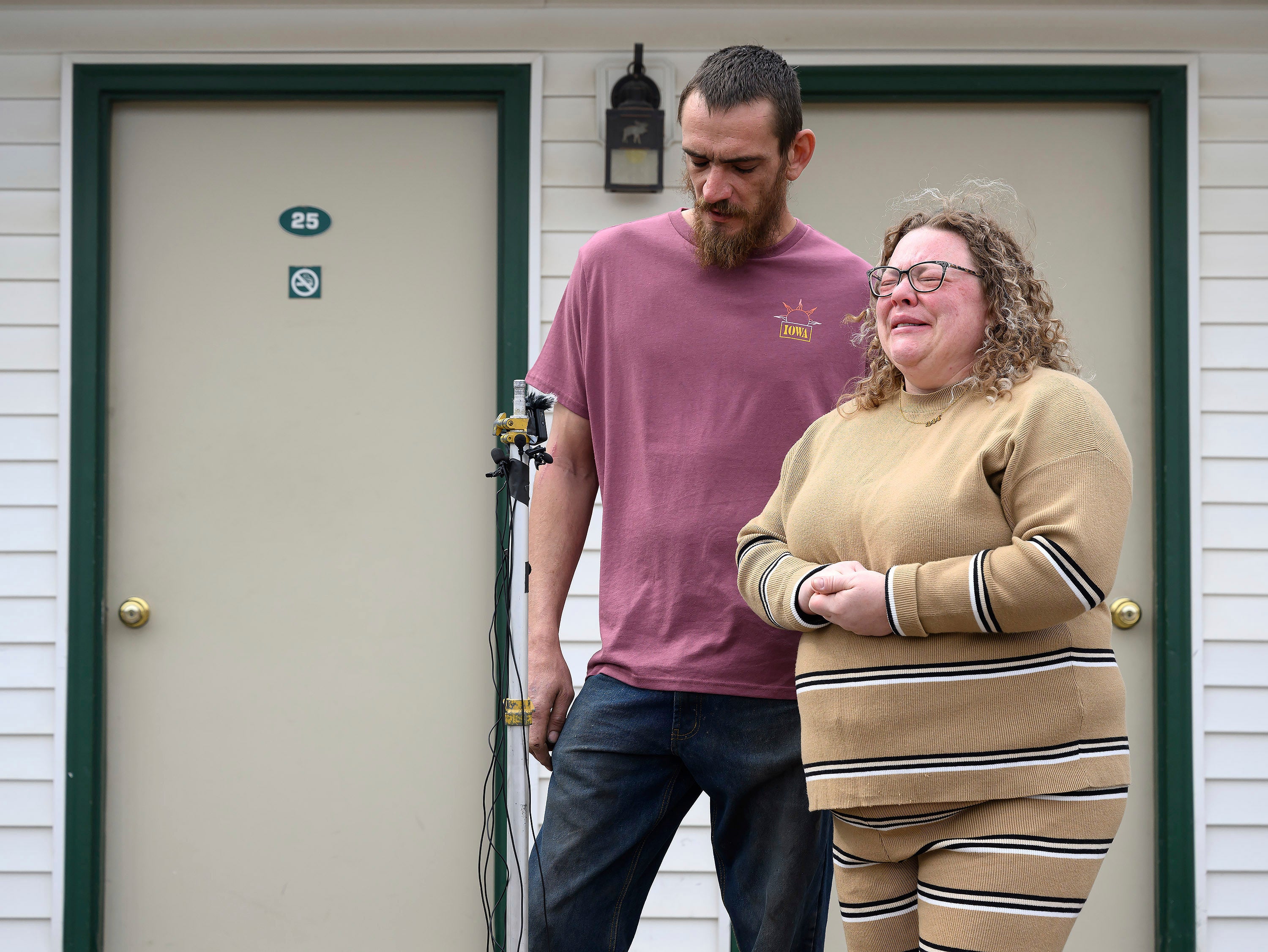 Jake Rowley, the regional team leader of United Cajun Navy, and Sarah Schultz, the wife of the deceased truck driver, held an emotional conference on Thursday morning in Sac City, Iowa