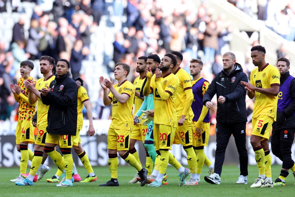 Players and staff of Sheffield United applaud the fans after the team's defeat, which confirms their relegation from the Premier League