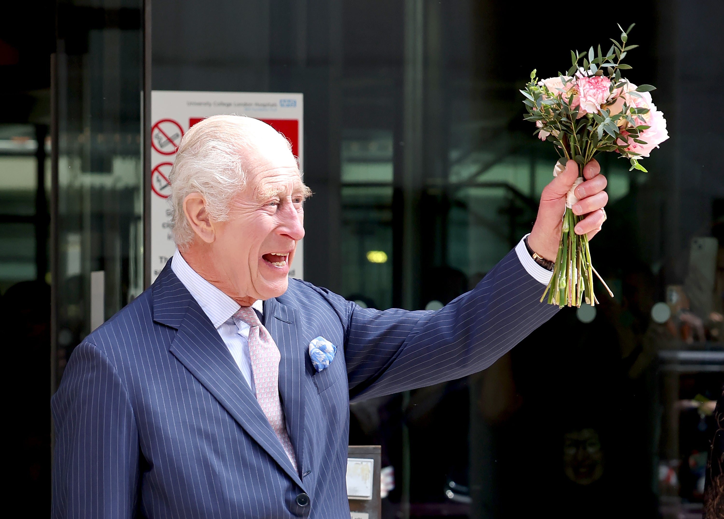 The King’s choice of tie was reportedly a good sign