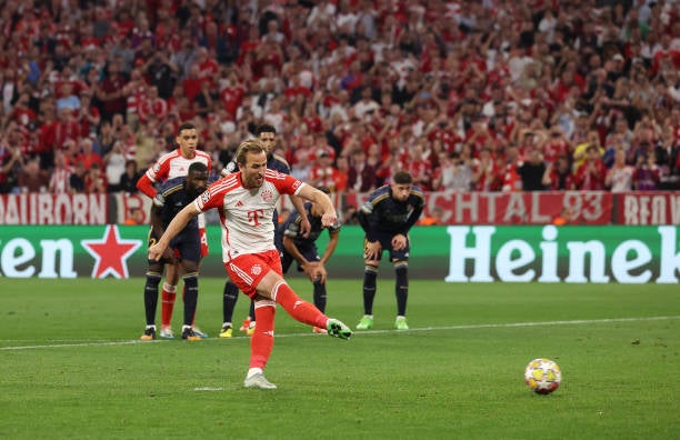 Harry Kane converted from the penalty spot to send Bayern ahead