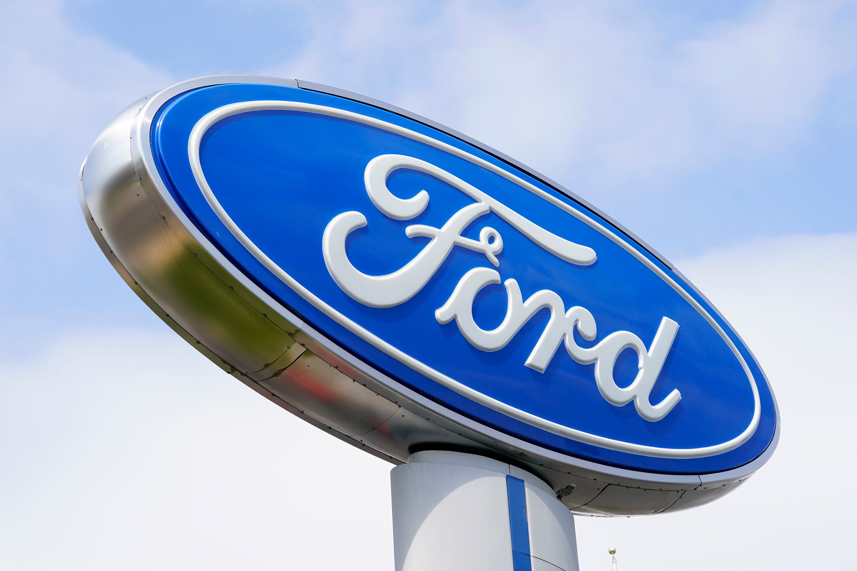 Feds have 'significant safety concerns' about Ford fuel leak recall and